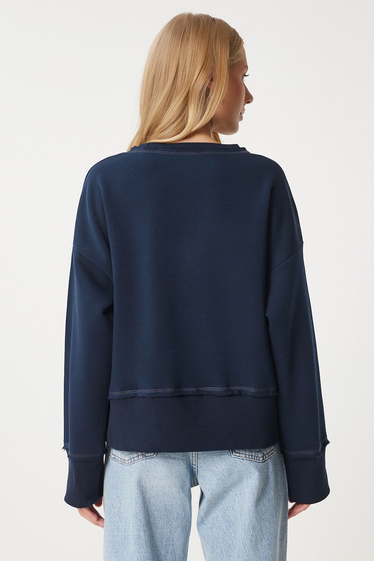 Woman Navy Blue Heart Embroidery Sweatshirt DP00216