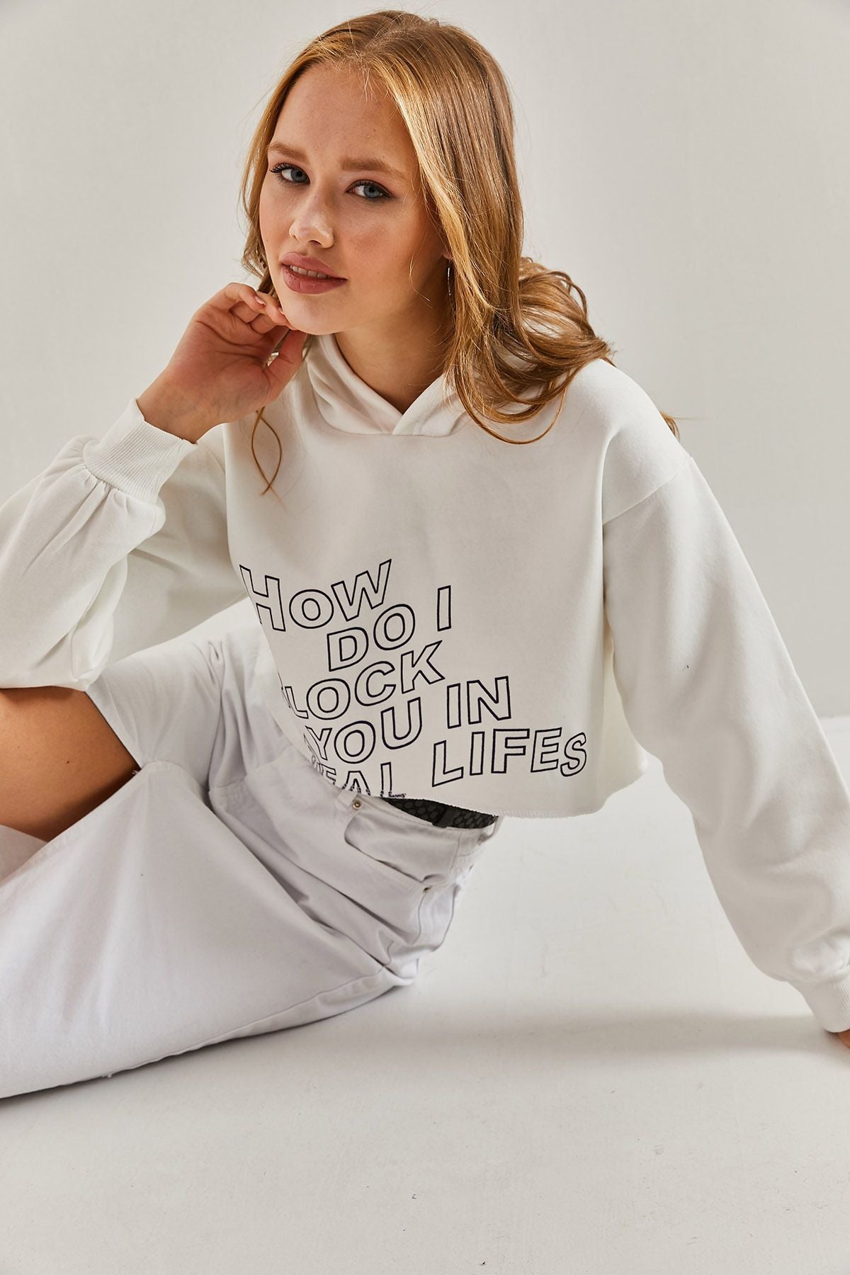 Women's text printed crop sweatshirt