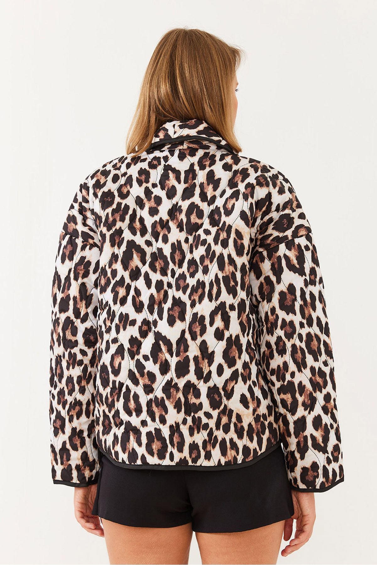 Women's Leopard Patterned Pocket Kapitone Mont 60251808