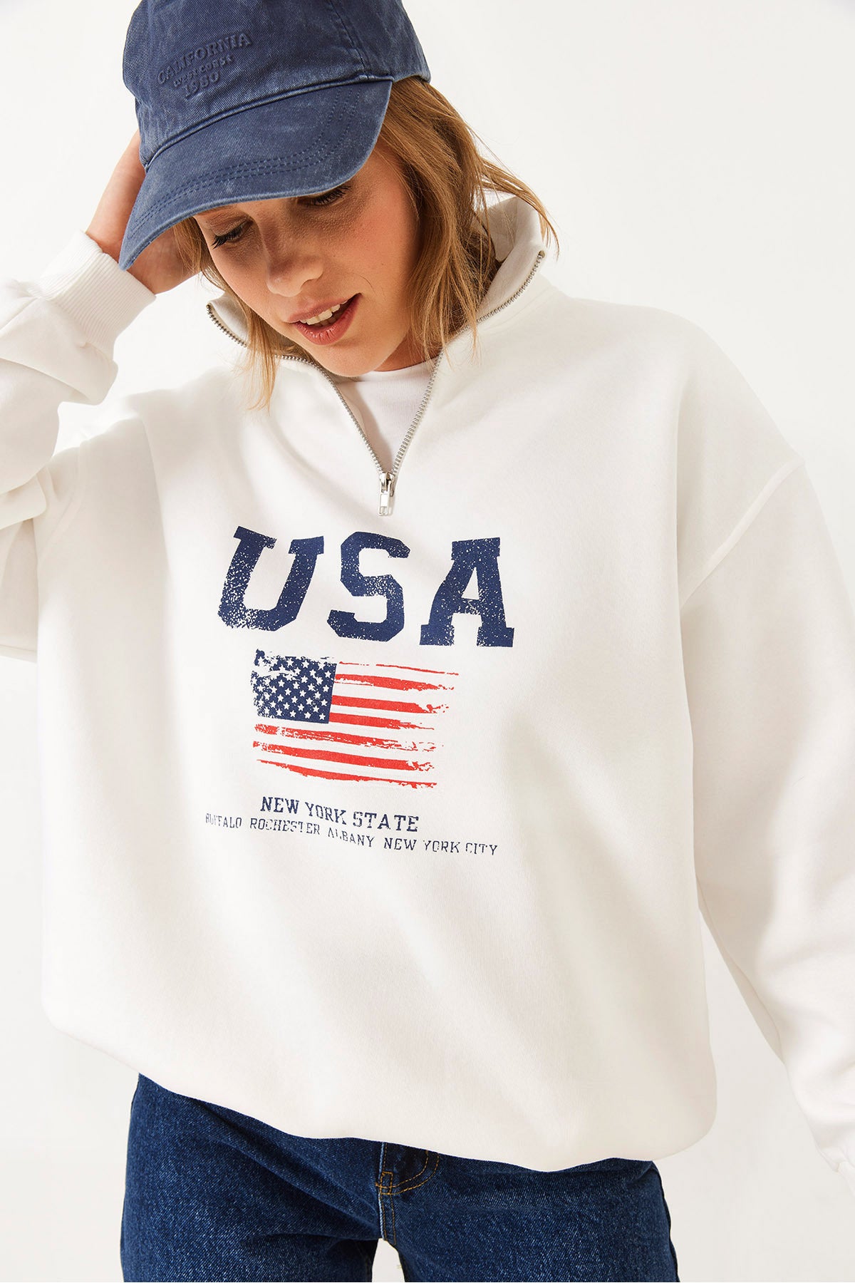 Women's Bee Zippered USA Printed High Collar Sweatshirt 60251880