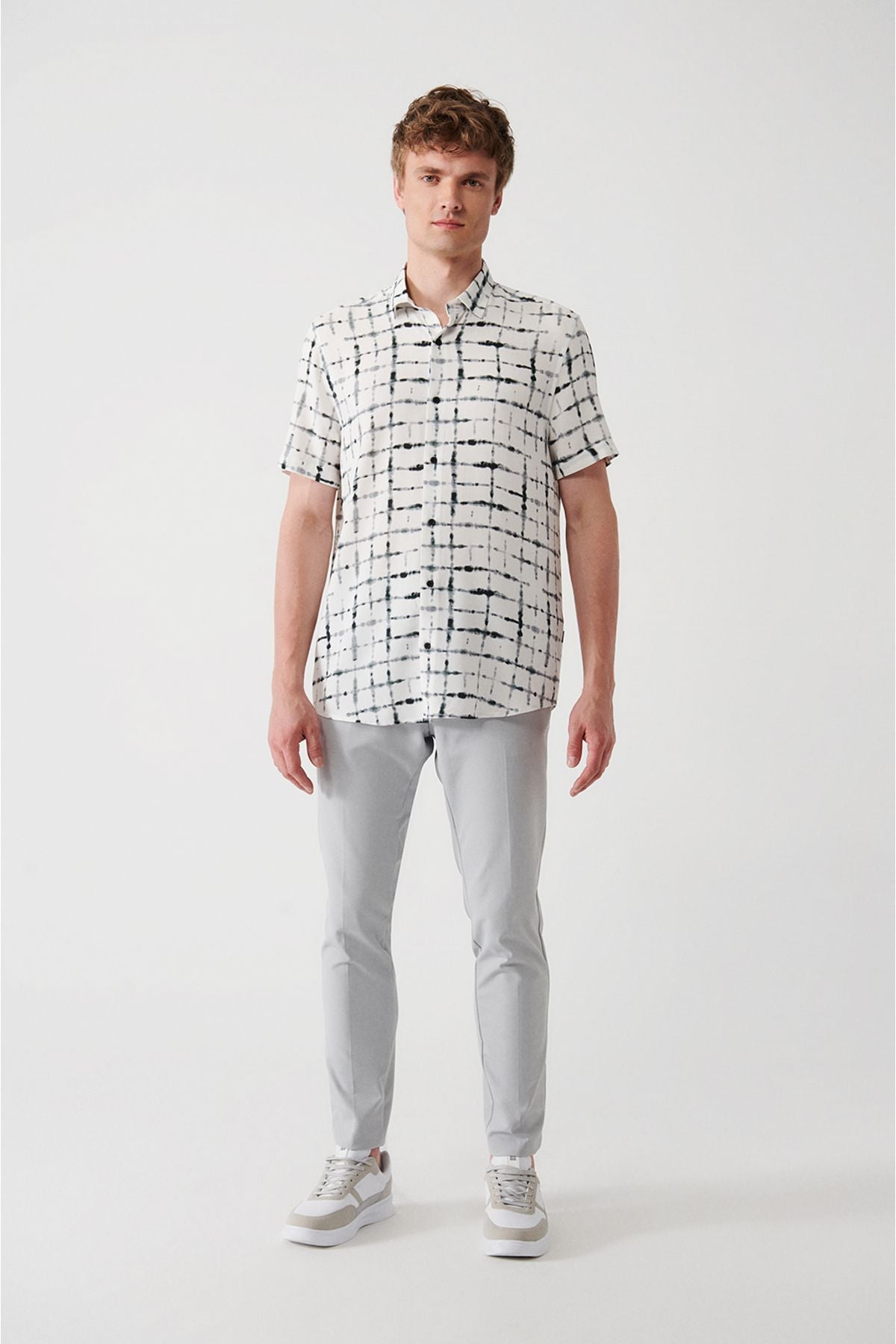 Men's white soft key patterned short sleeve shirt A31y2255