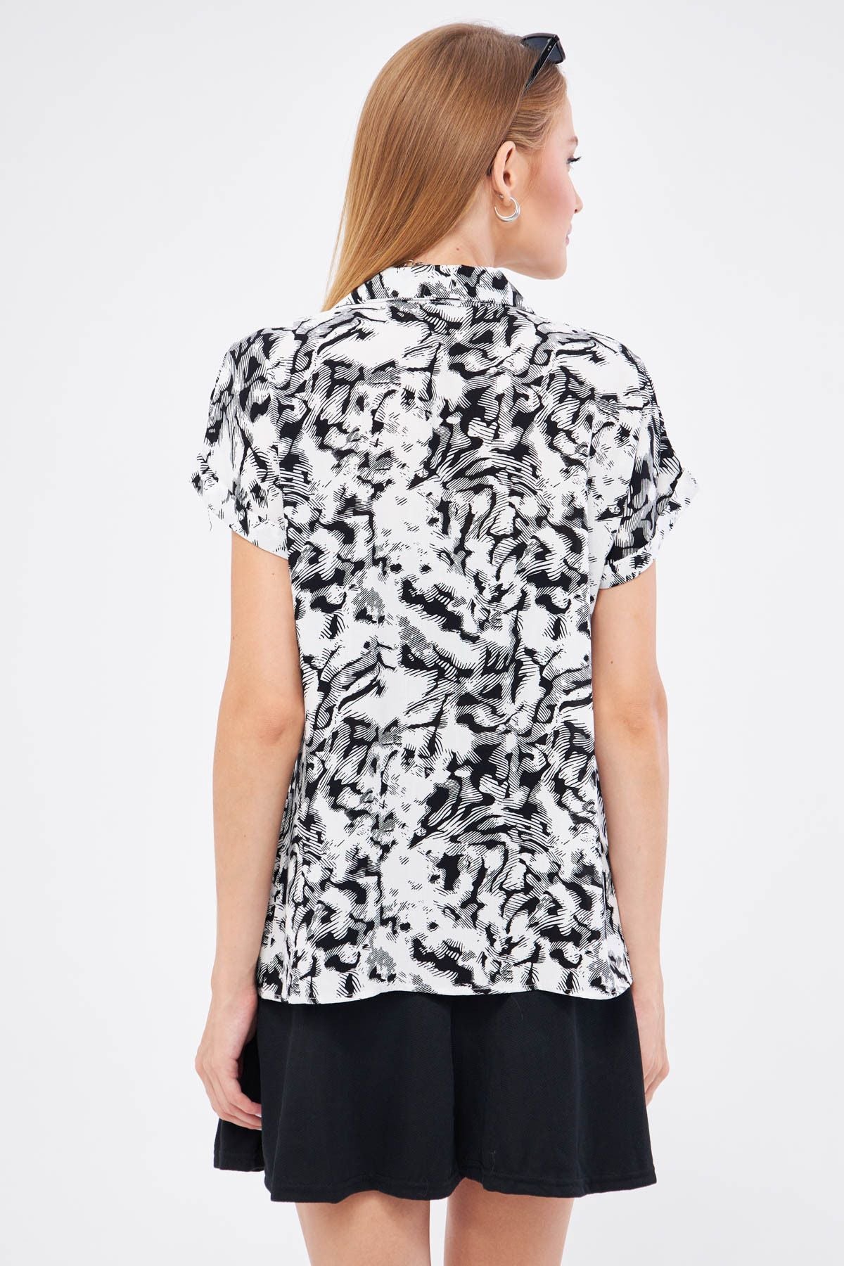 Woman White-Black Patterned Short Arm Shirt ARM-221052