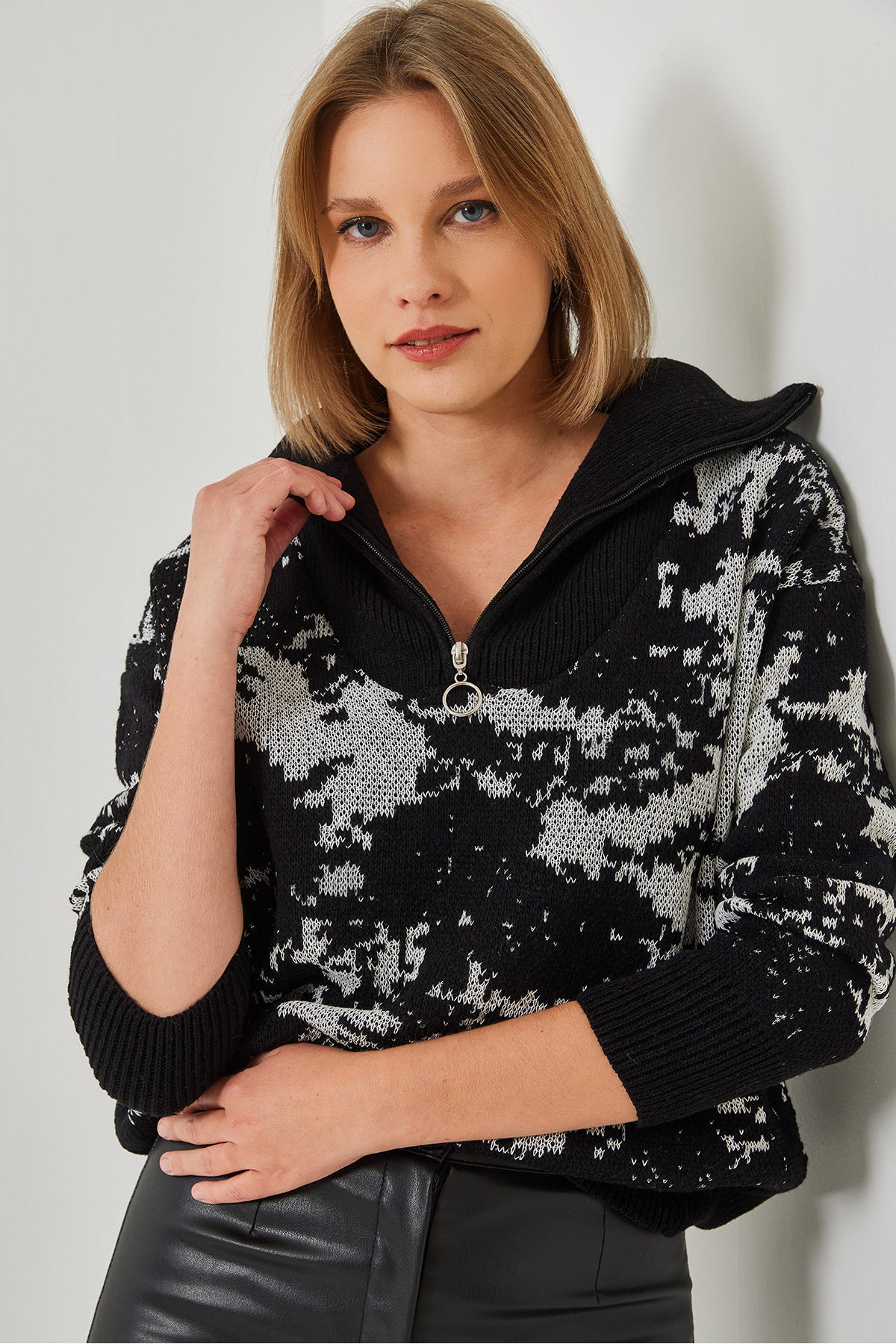 Women's Zippered Knitwear Sweater 20246201