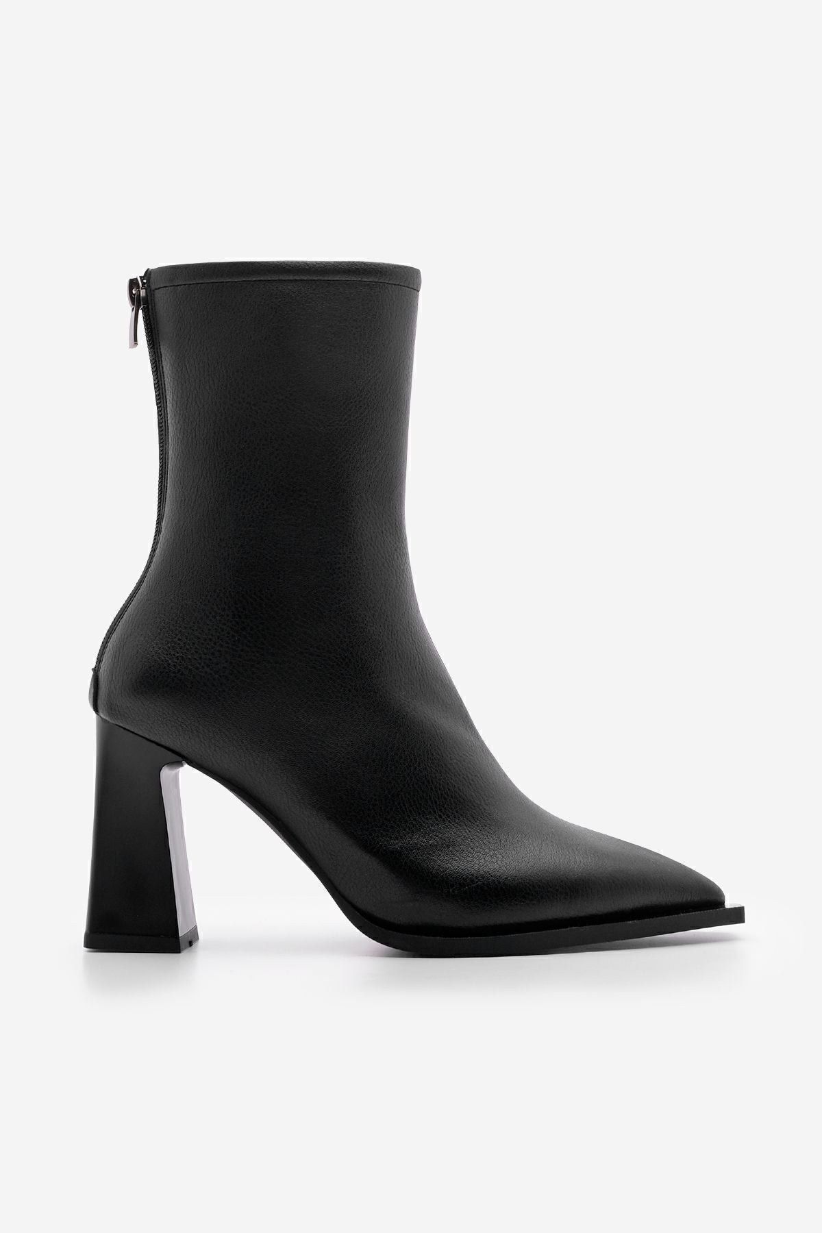 Woman heeled boots pointed nose thick heel with zipper from behind