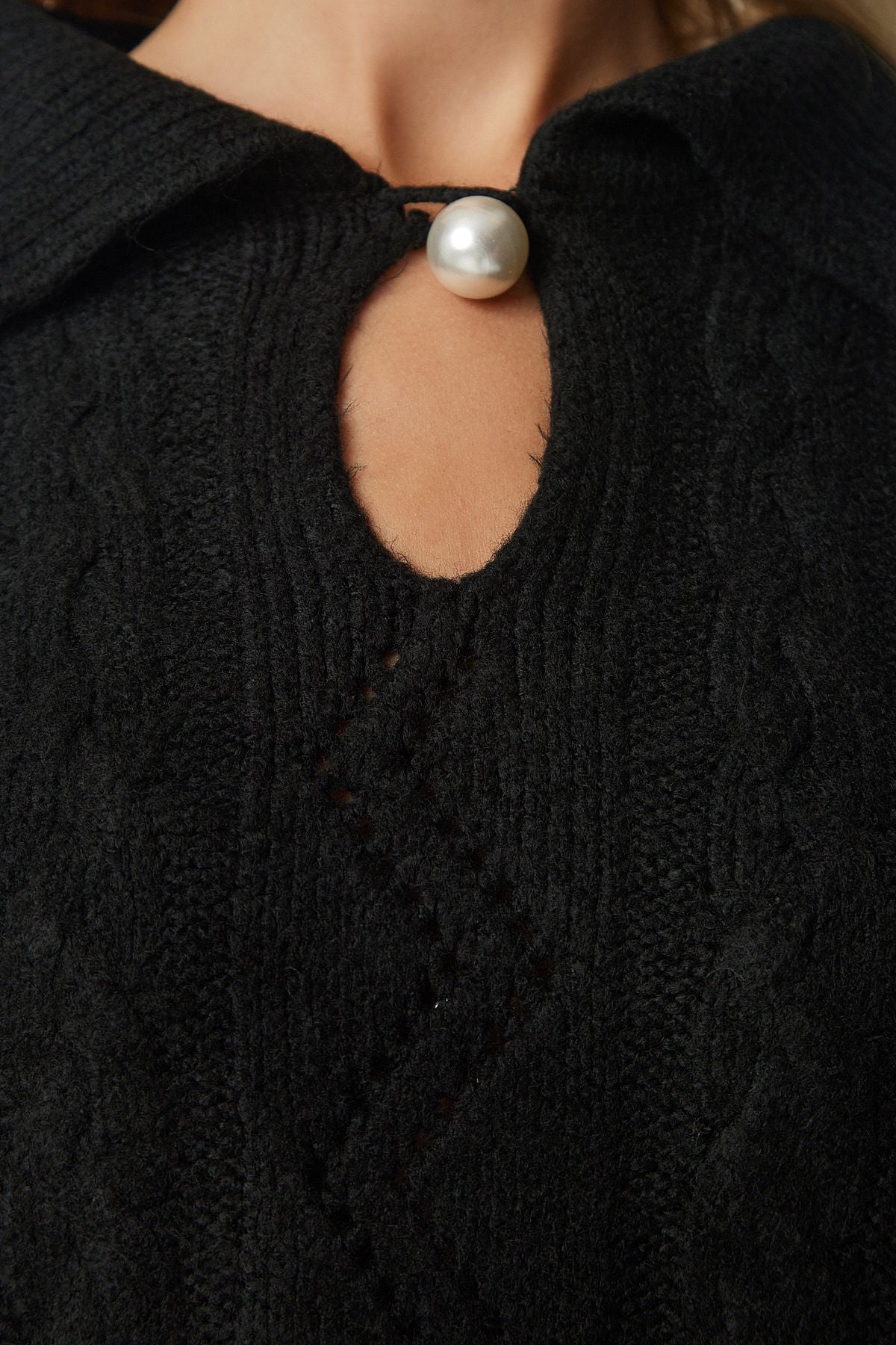 Women's black pearl button motif knitwear sweater BV00108