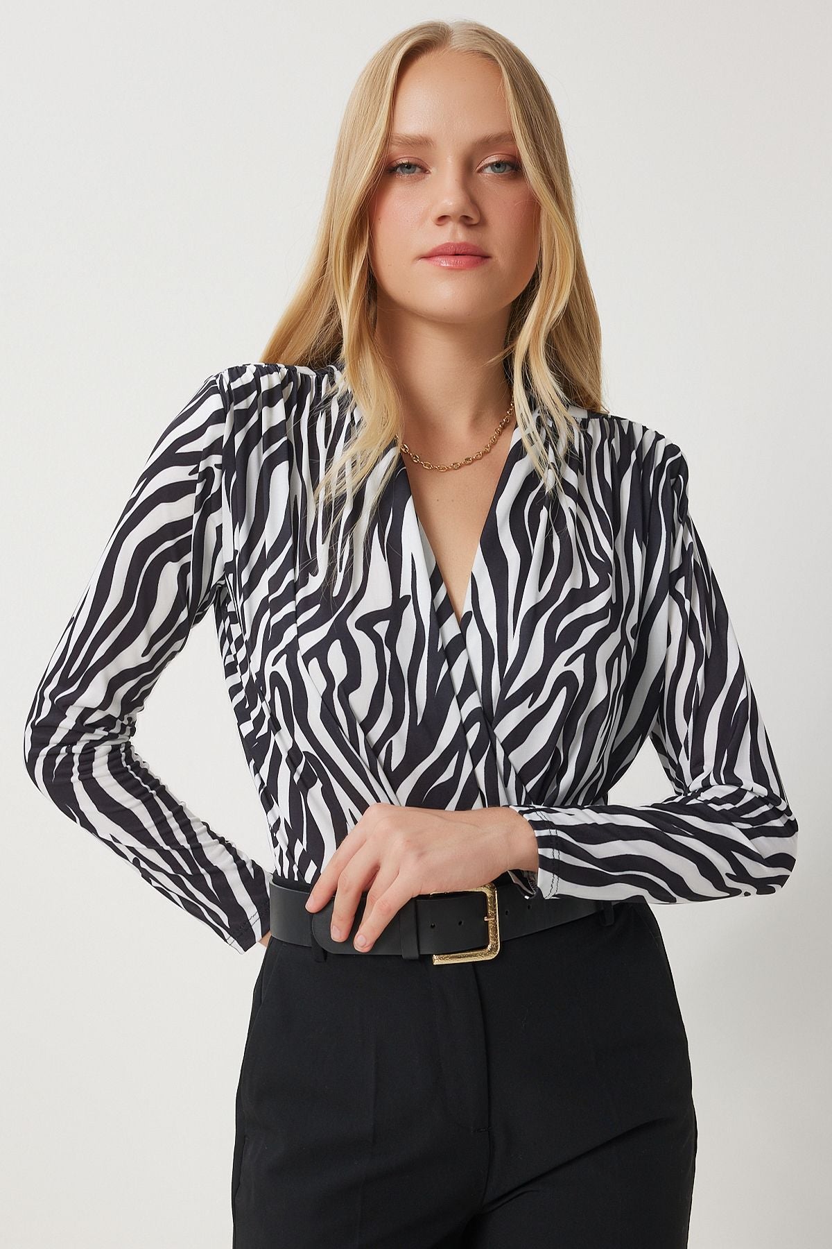 Female Black and White Anvel -Yaka Sandy Blouse Zh00039