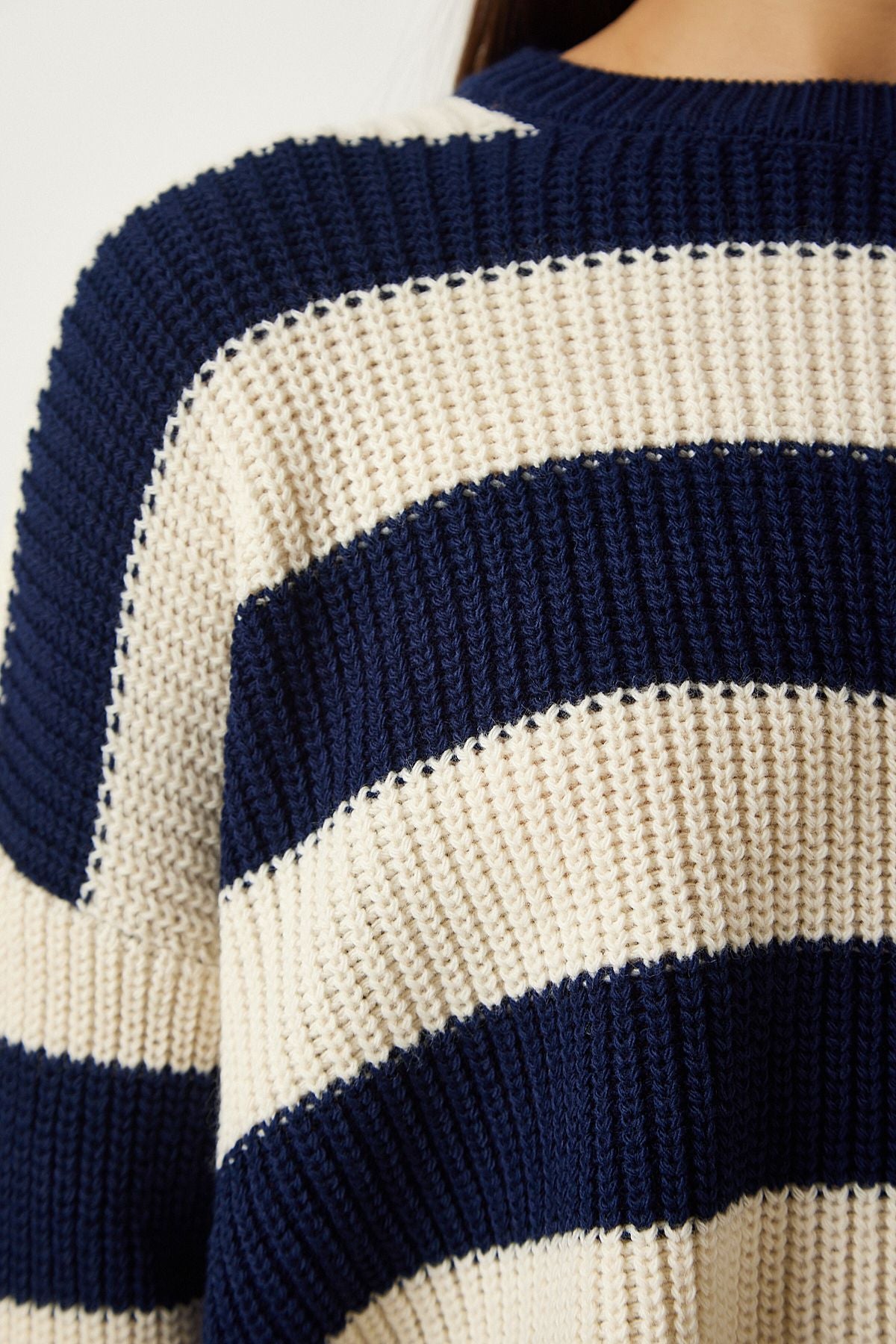 Woman Navy Blue Cream striped Crop Knitwear sweater PF00058