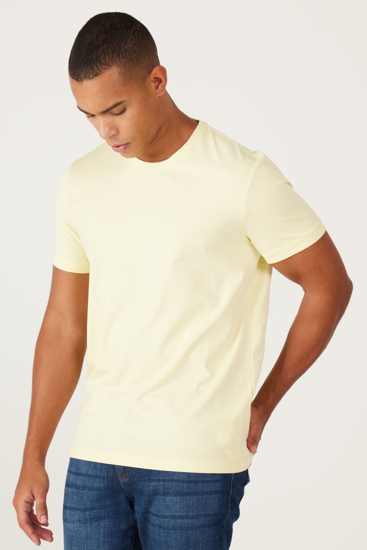 Men's yellow slim fit narrow cut bike collar cotton t -shirt