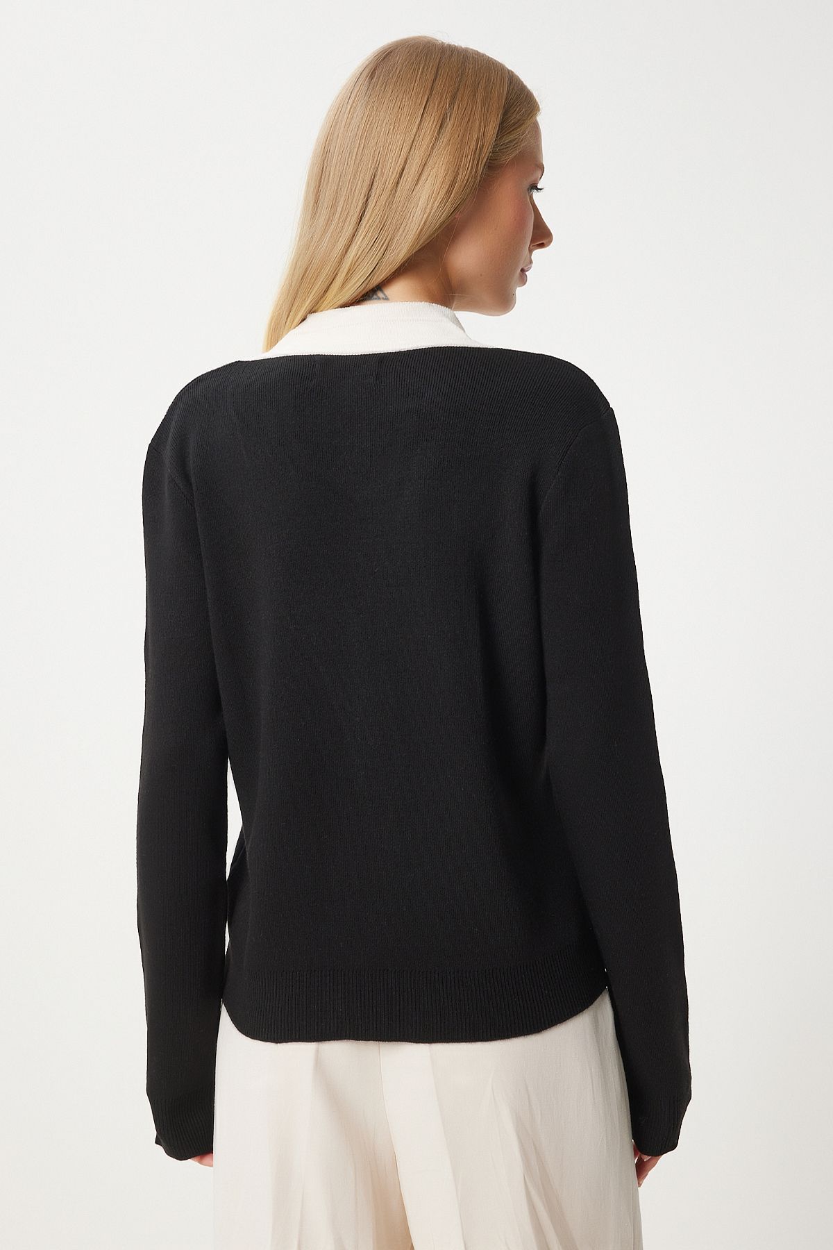 Female Black Contrast V -Yaka Knitwear Sweater US00924