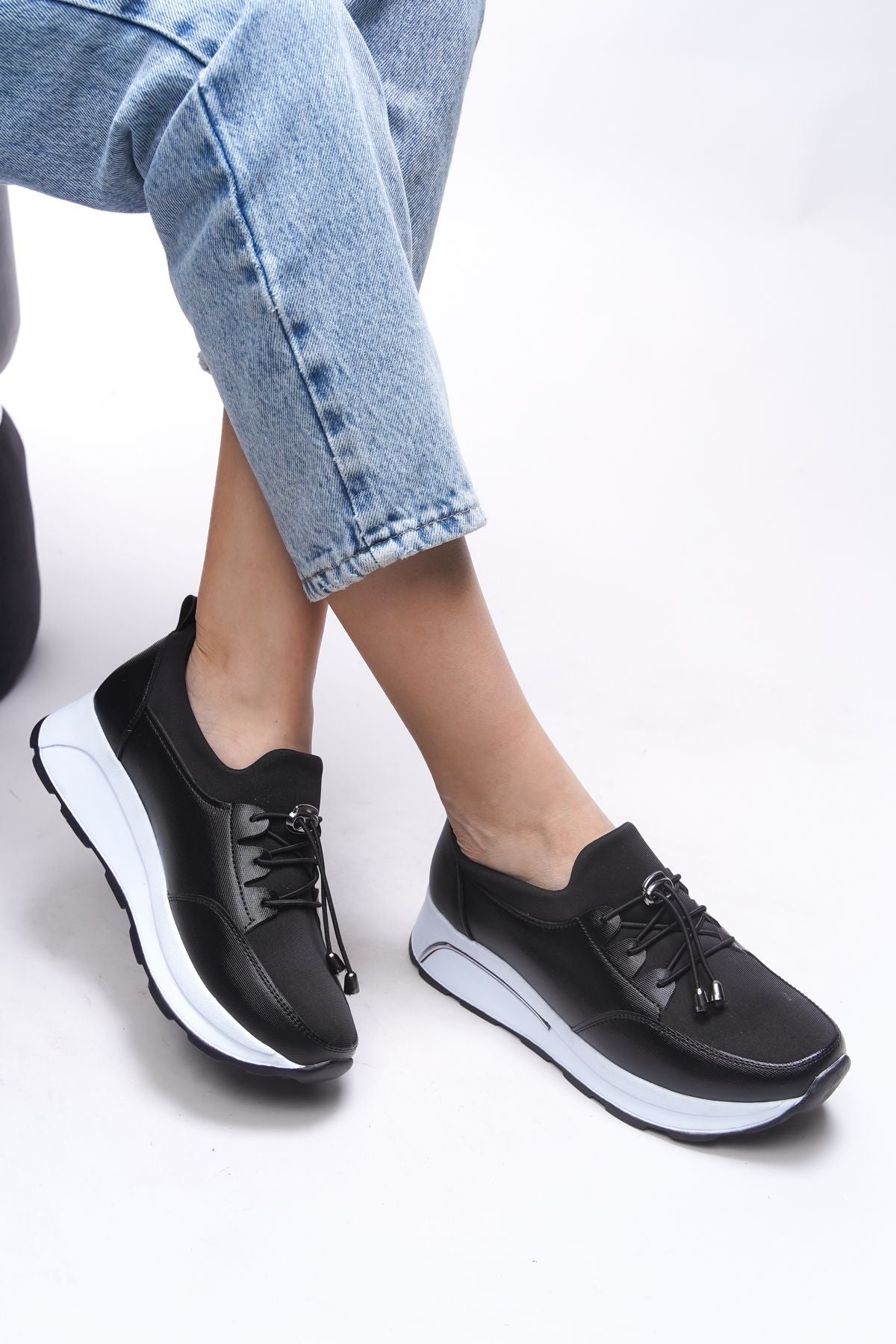 Isolendra Women Sneaker 00121706 Black White