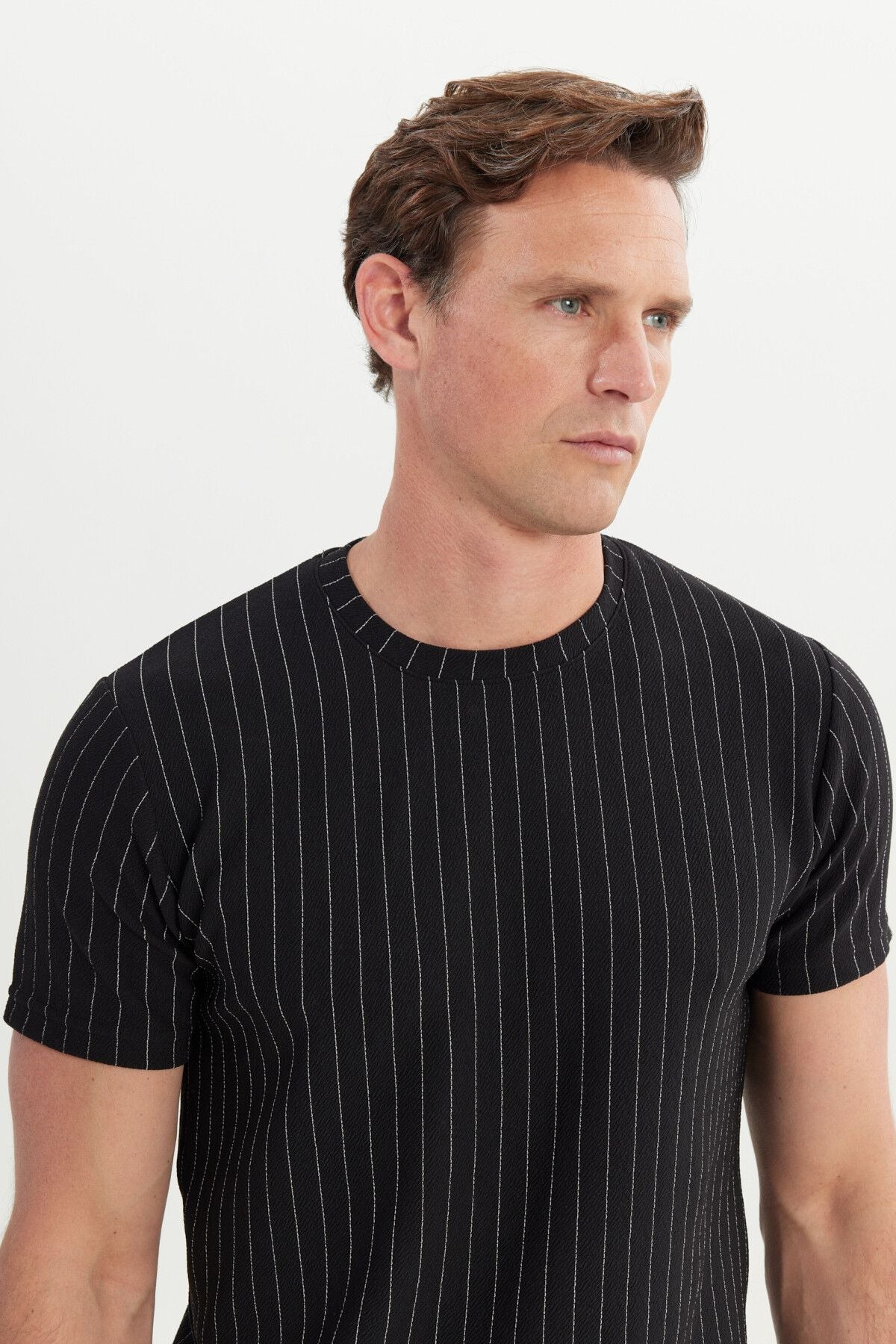 Men's black slim fit narrow cut bicycle collar flexible t -shirt