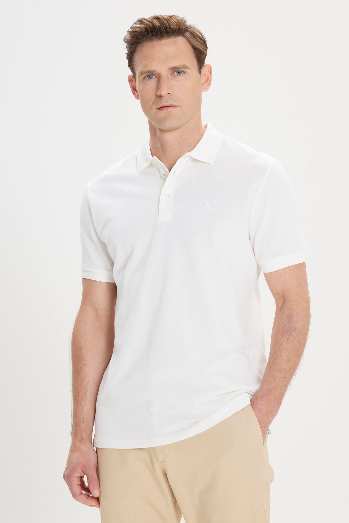 Men's white slim fit narrow cut polo collar 100 %cotton short sleeve t -shirt