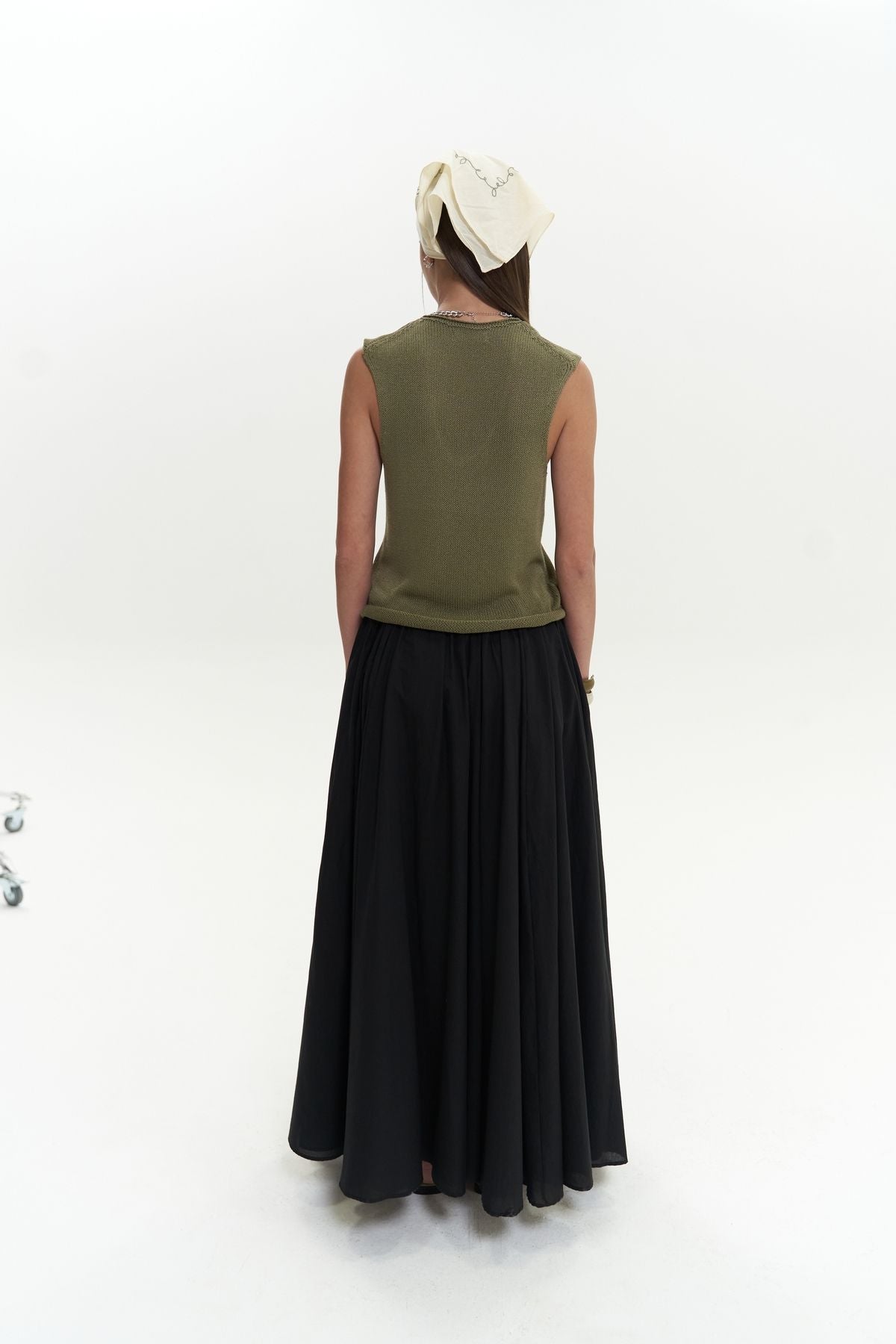 Faylinn long black skirt with pleated