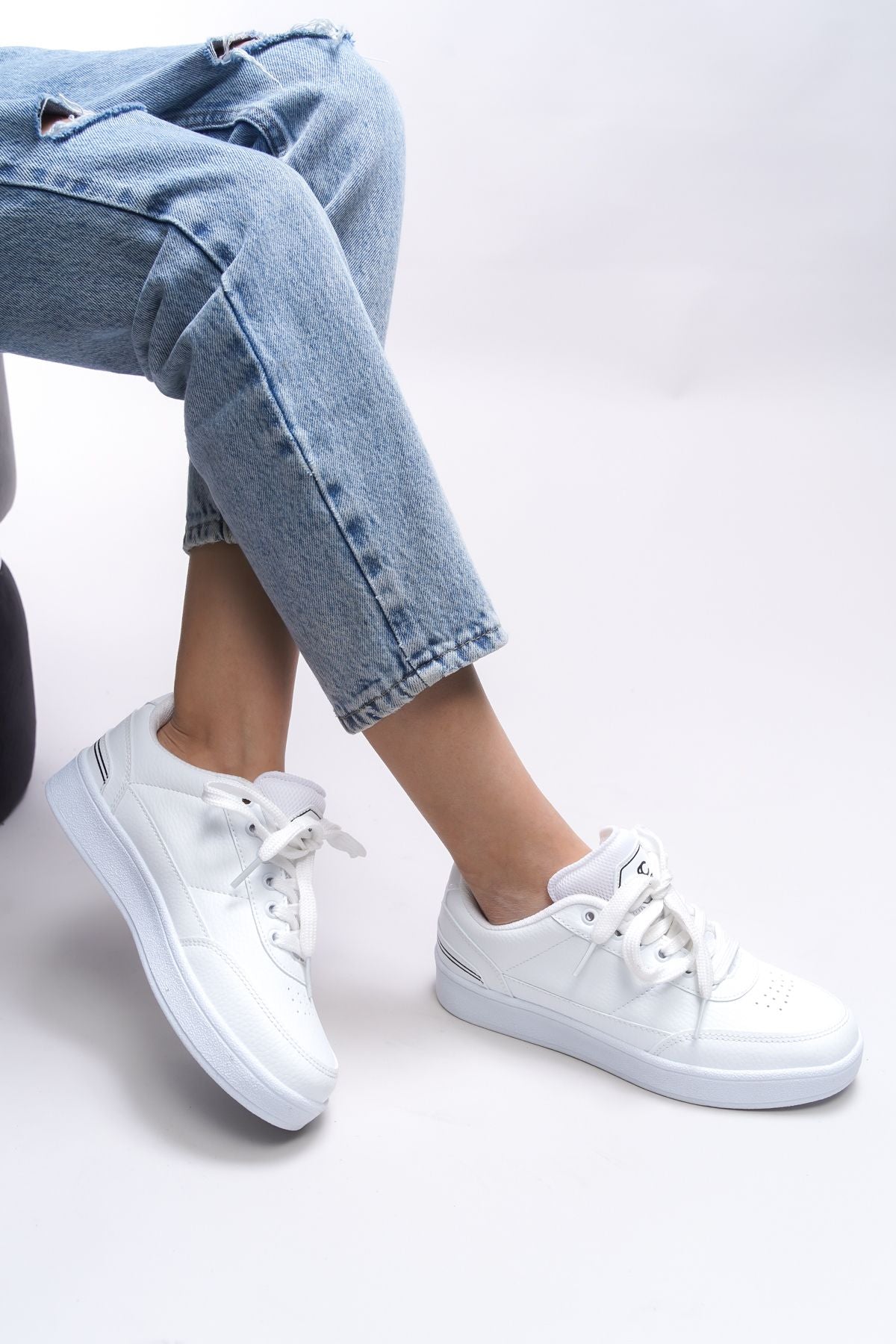 Ghiiogllah Unecisix Sneaker