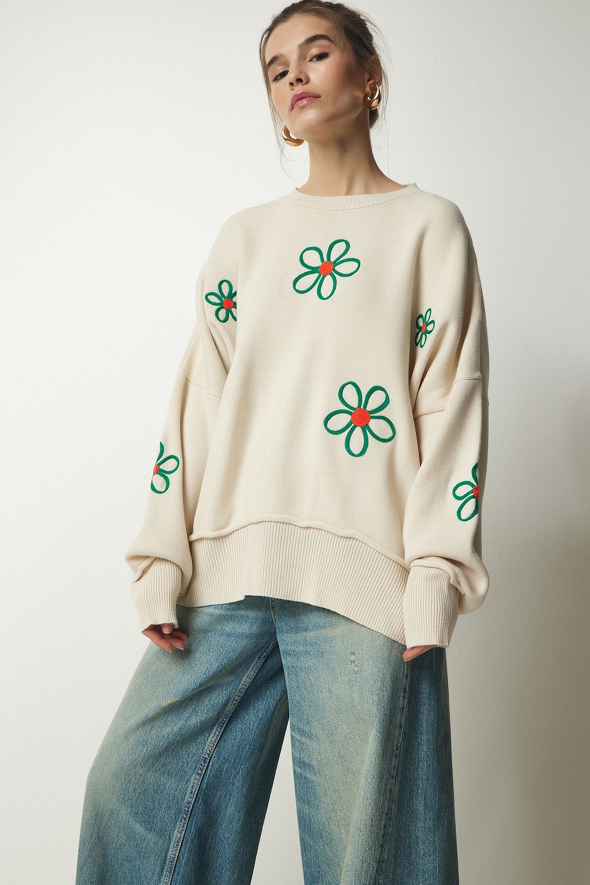 Women's Cream Flower Embroidery Oversiz Knitwear Sweater DD01262