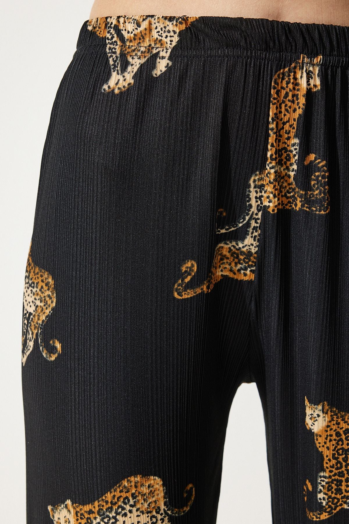 Women's black tiger patterned buckle t-shirt pants knitting pajama set FP00004
