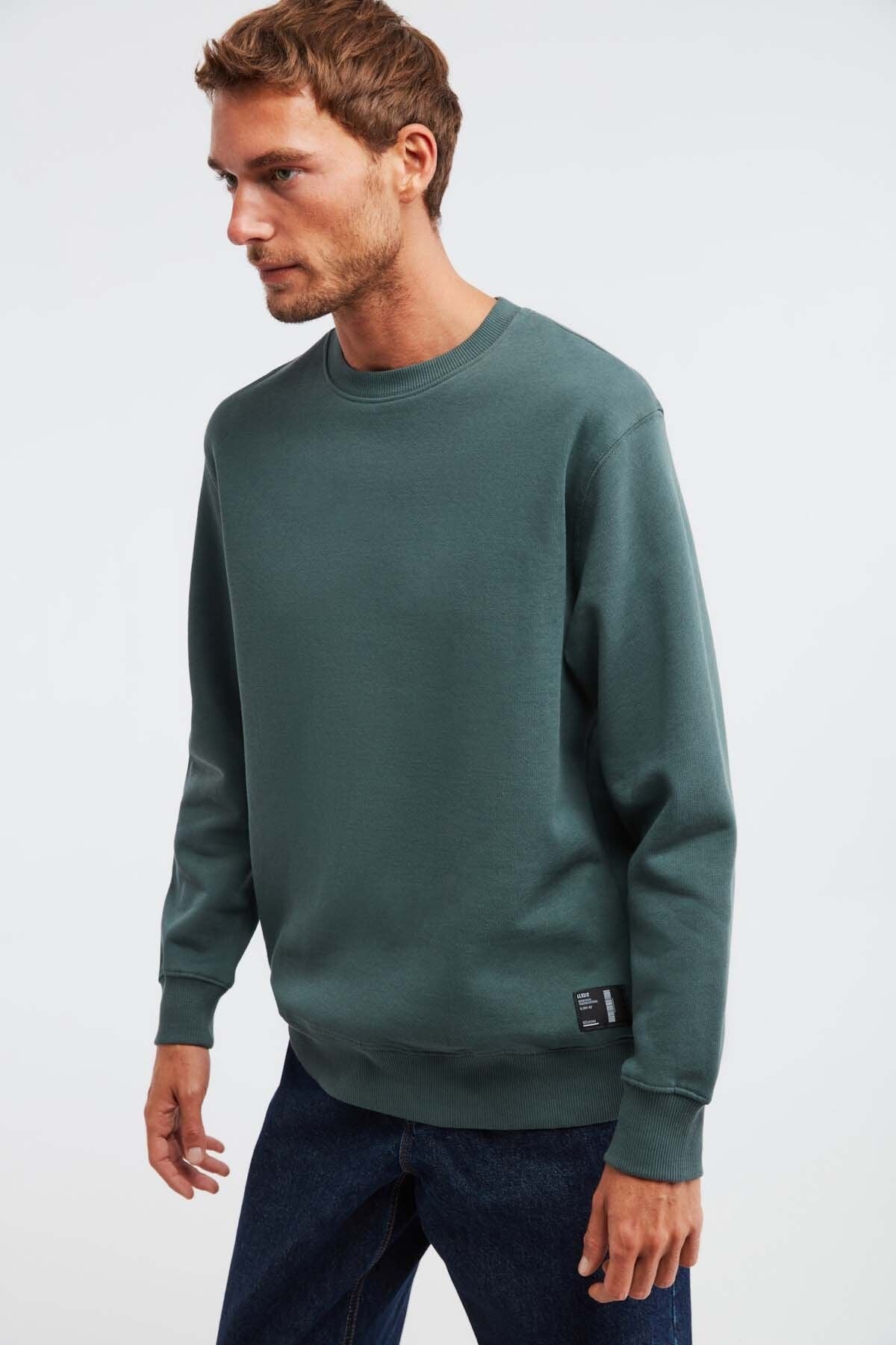 Travis men's soft fabric regular fit round collar dark green sweatshirt