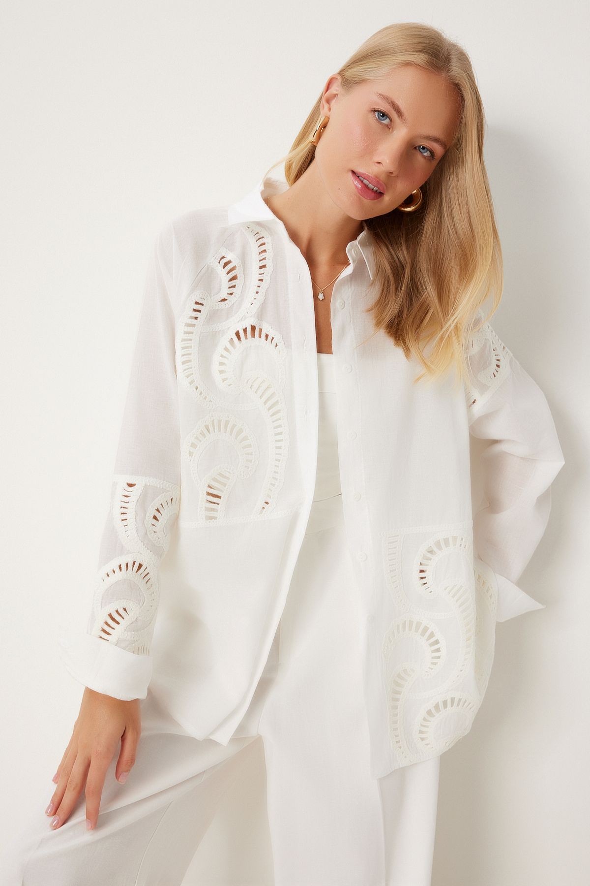 Female Ecru Outlet Lace Embroidered Linen Shirt QS00005