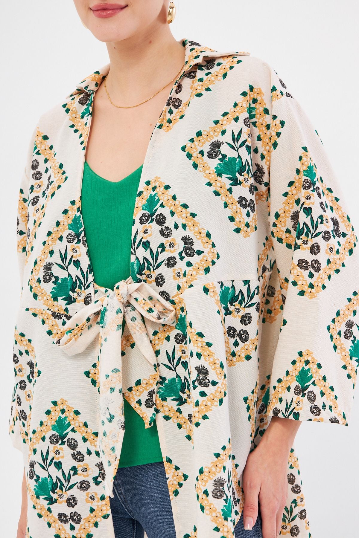 Women with light green patterned front connecting kimono shirt ARM-24Y001080