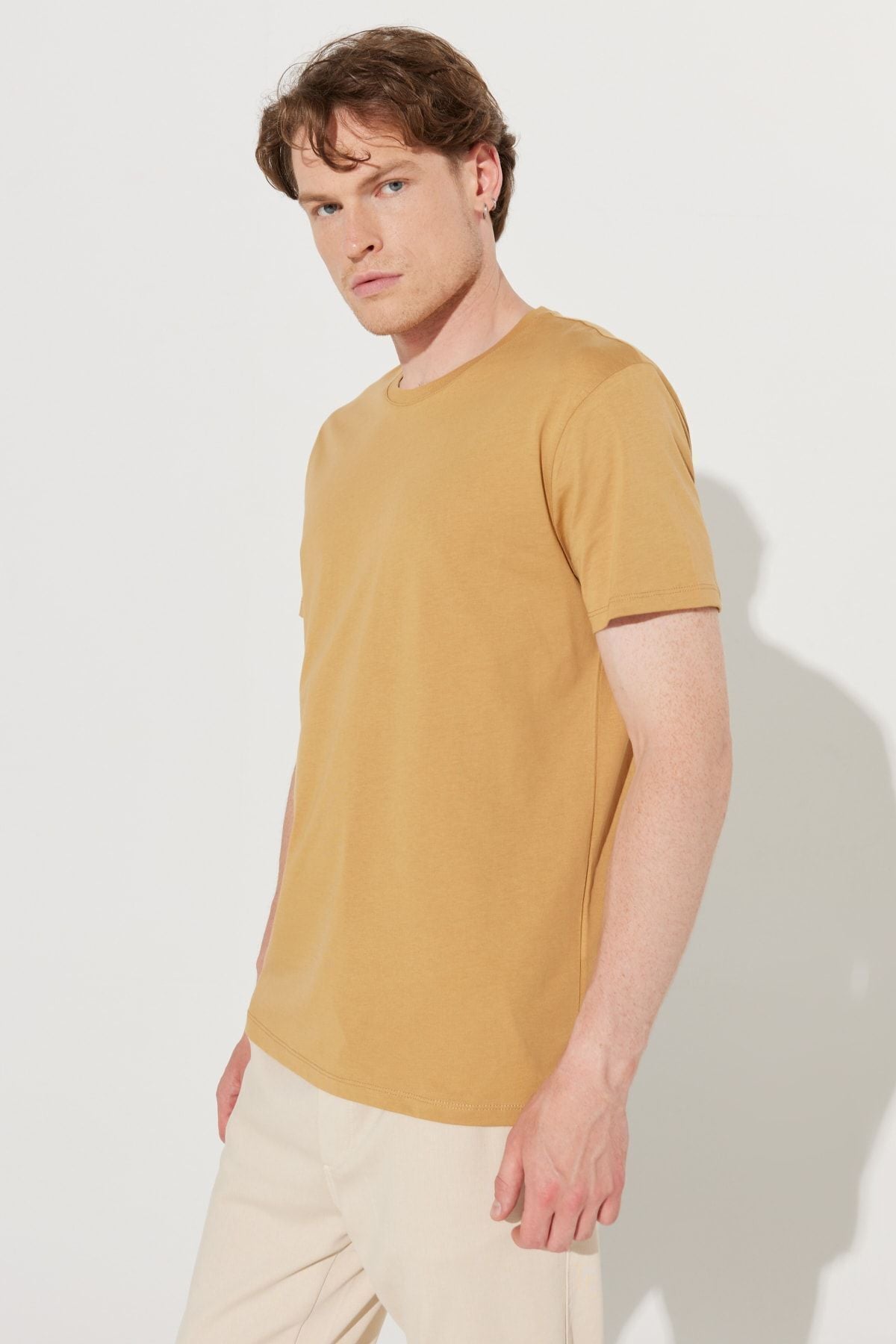 Men's mustard slim fit narrow cut 100 %cotton bike collar Basic T -shirt