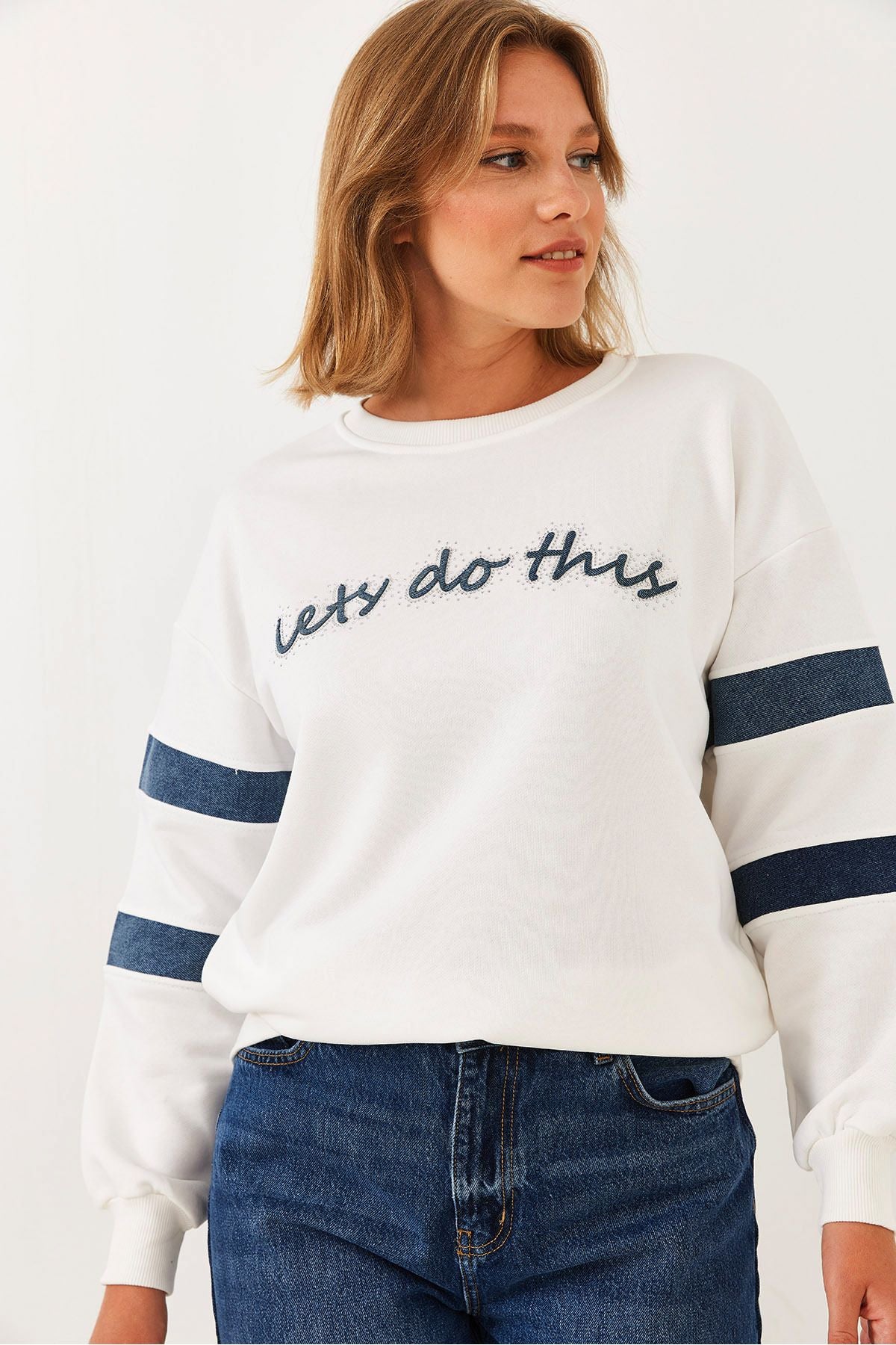 Female strip jeans detailed stone embroidered sweatshirt 60251842