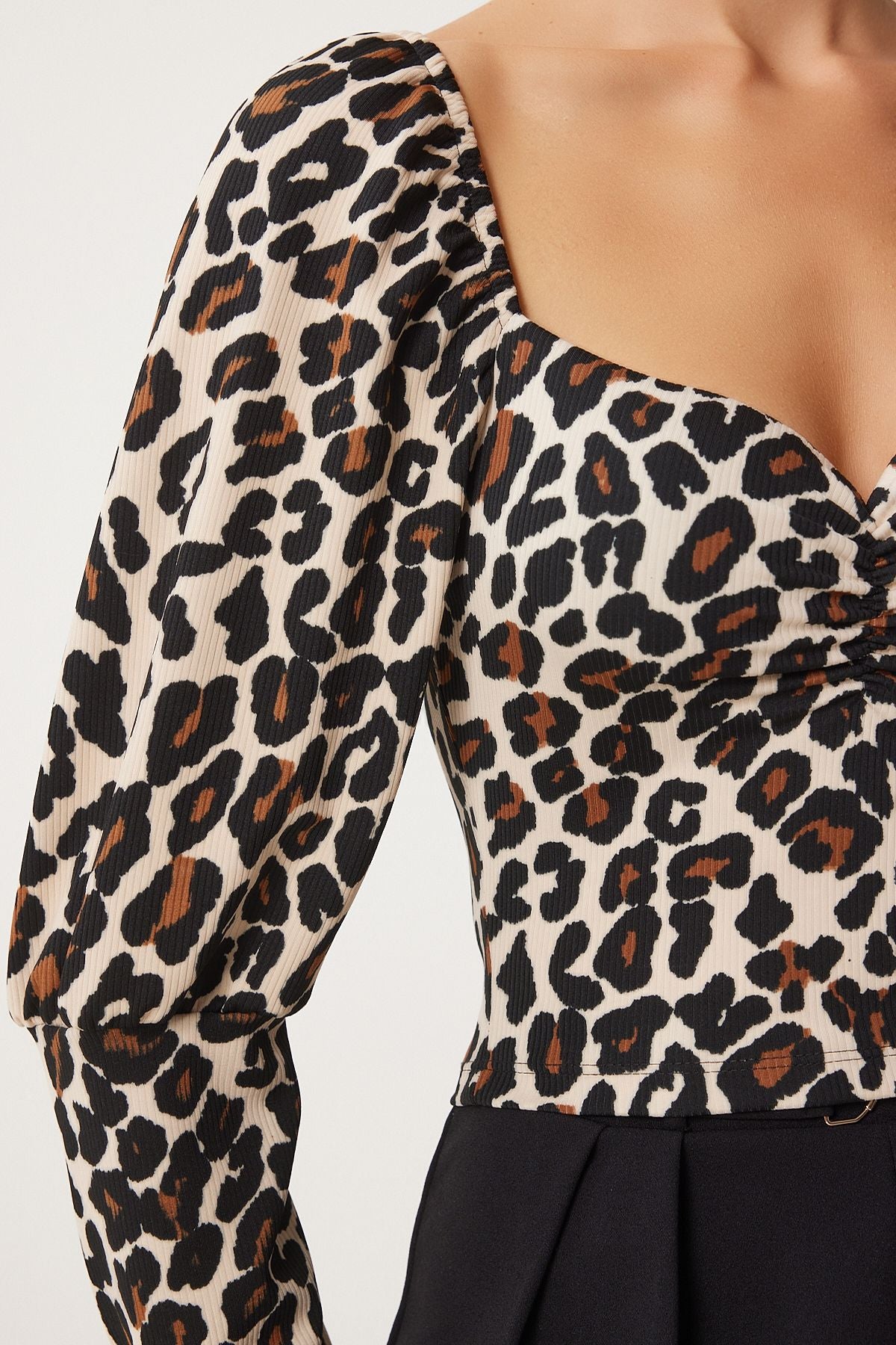 Female Beige Brown Leopard Patterned Heart Collar Crop knitted blouse FF00167