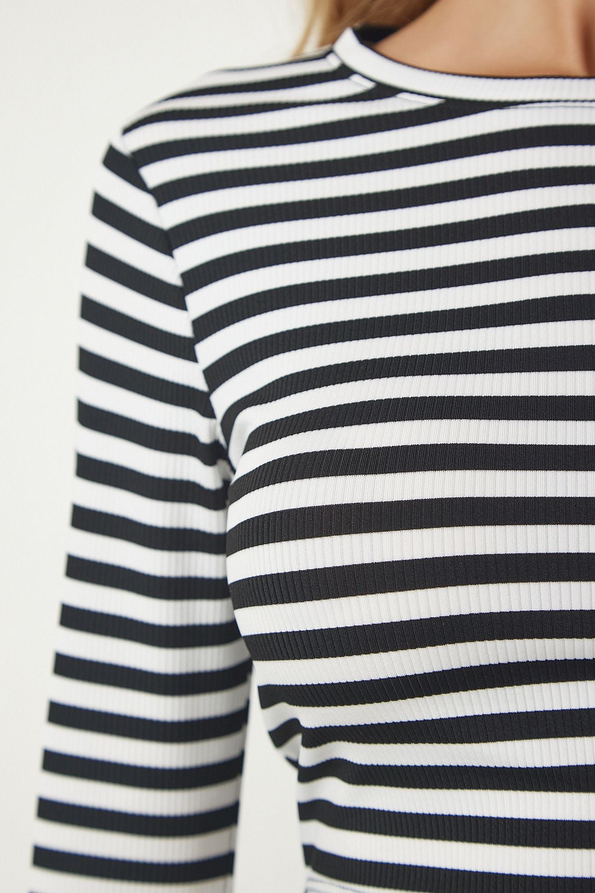Female Black and White Striped Kashkorse Crop Skirt Set MC00228