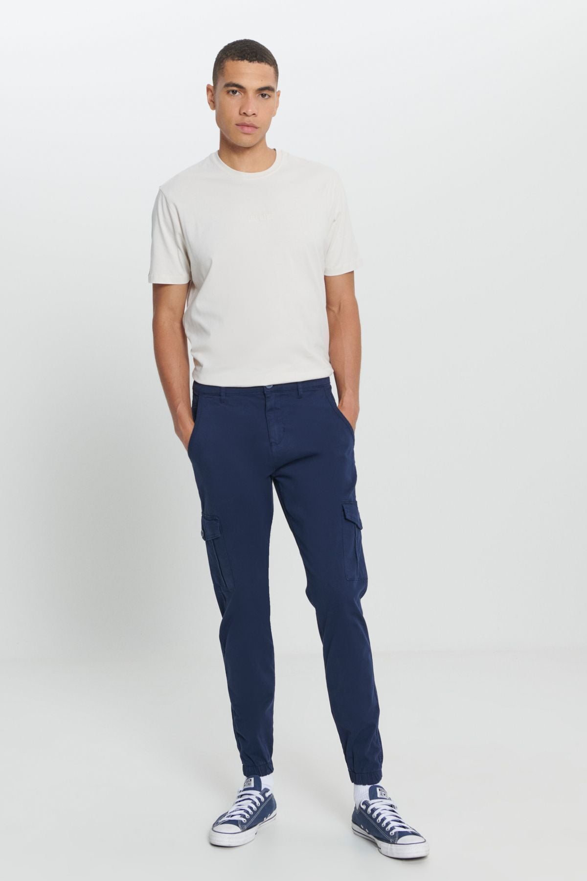 Men's navy blue slim fit narrow cut cargo pocket with cotton flexible pants