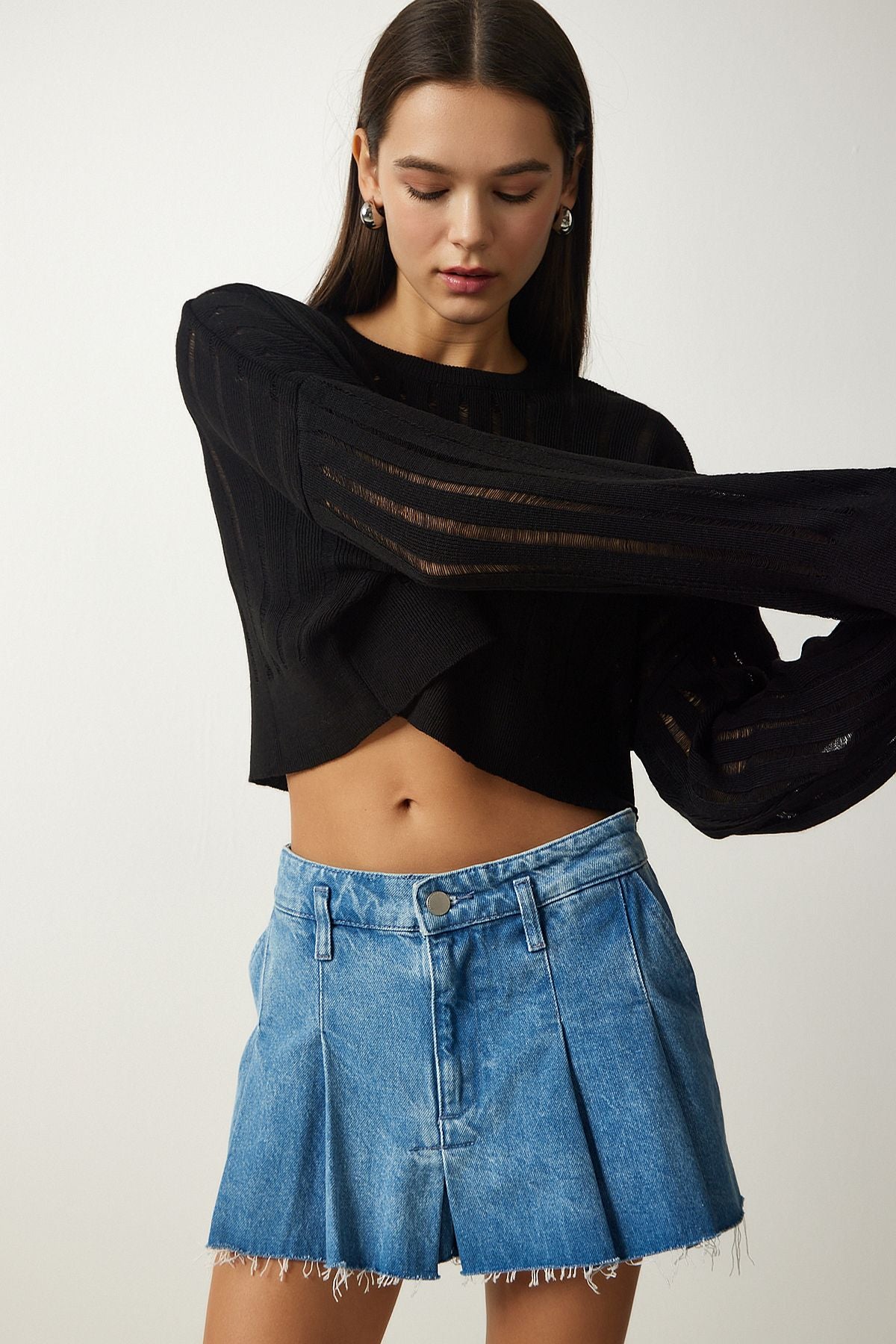 Female Black Outside Crop Triko Sweater MT00147