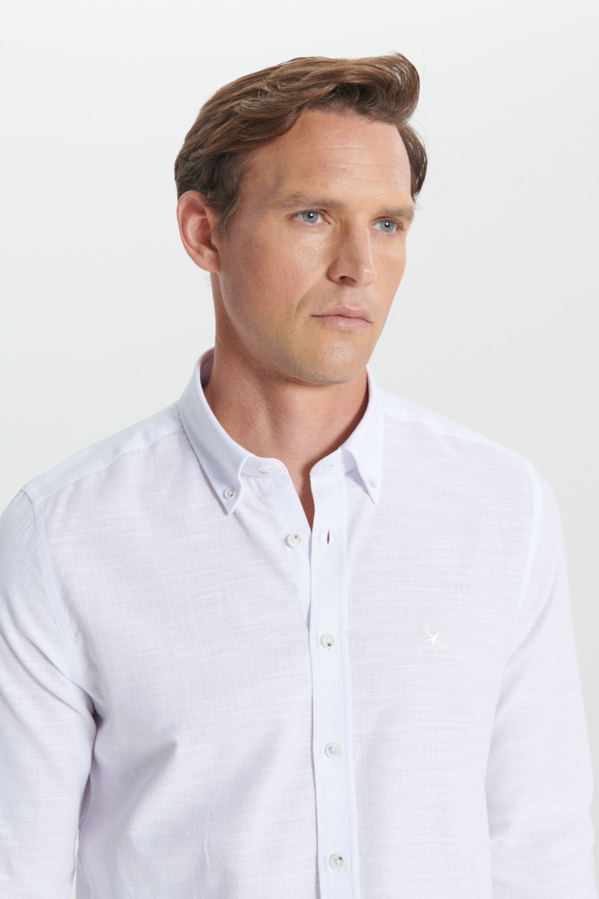 Men's white slim fit narrow cut button button with collar striped pennant shirt