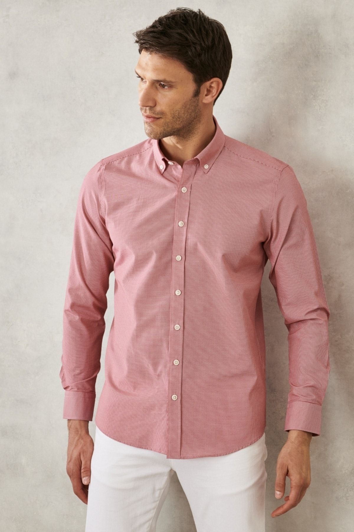 Men's red slim fit narrow cut Oxford buttoned collar pududo cotton shirt