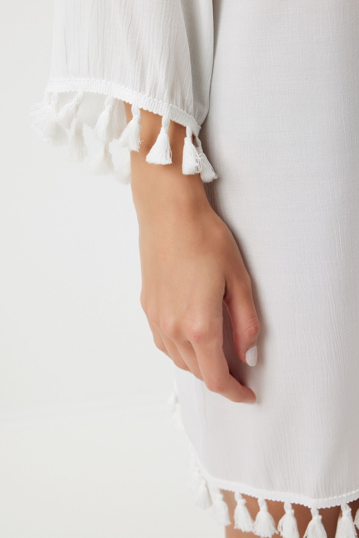Female White Tassel Viscose Kimono DD00932