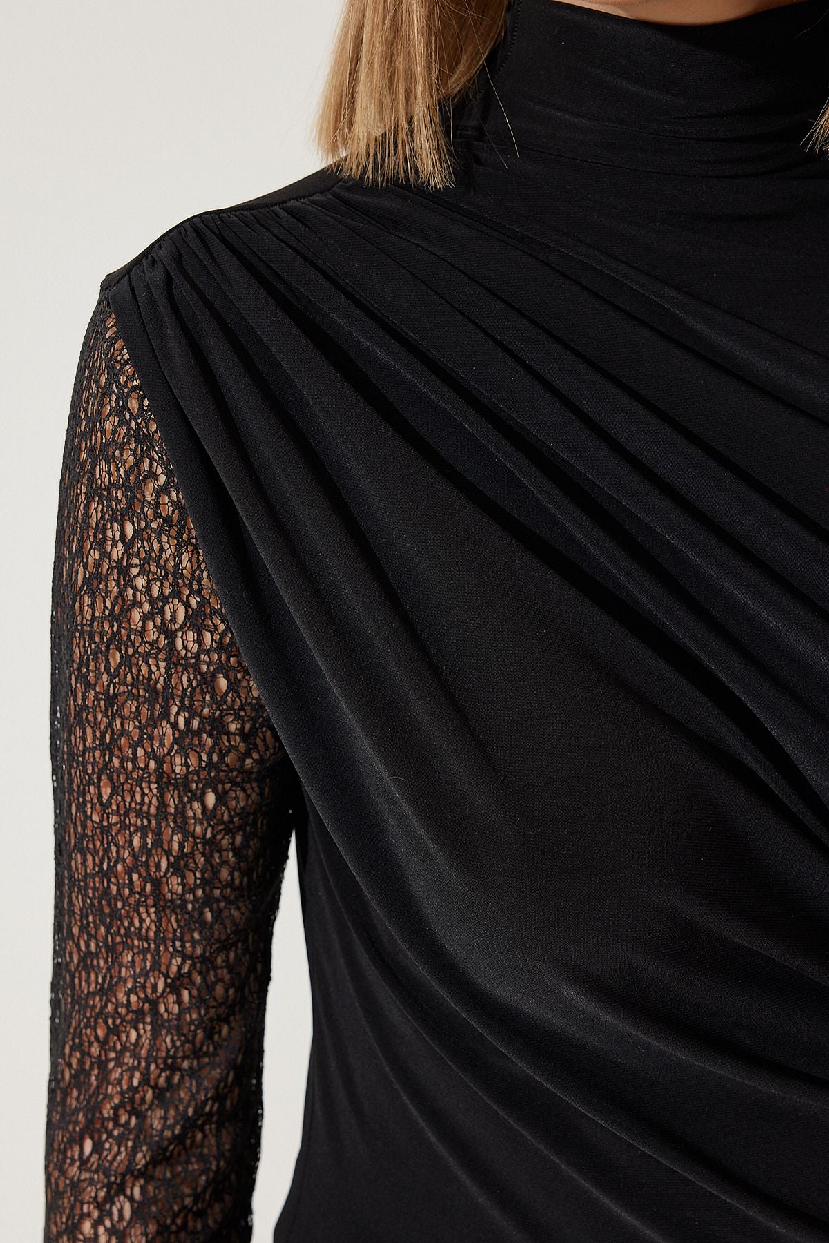 Female black lace sleeve shirred knitted blouse FF00162