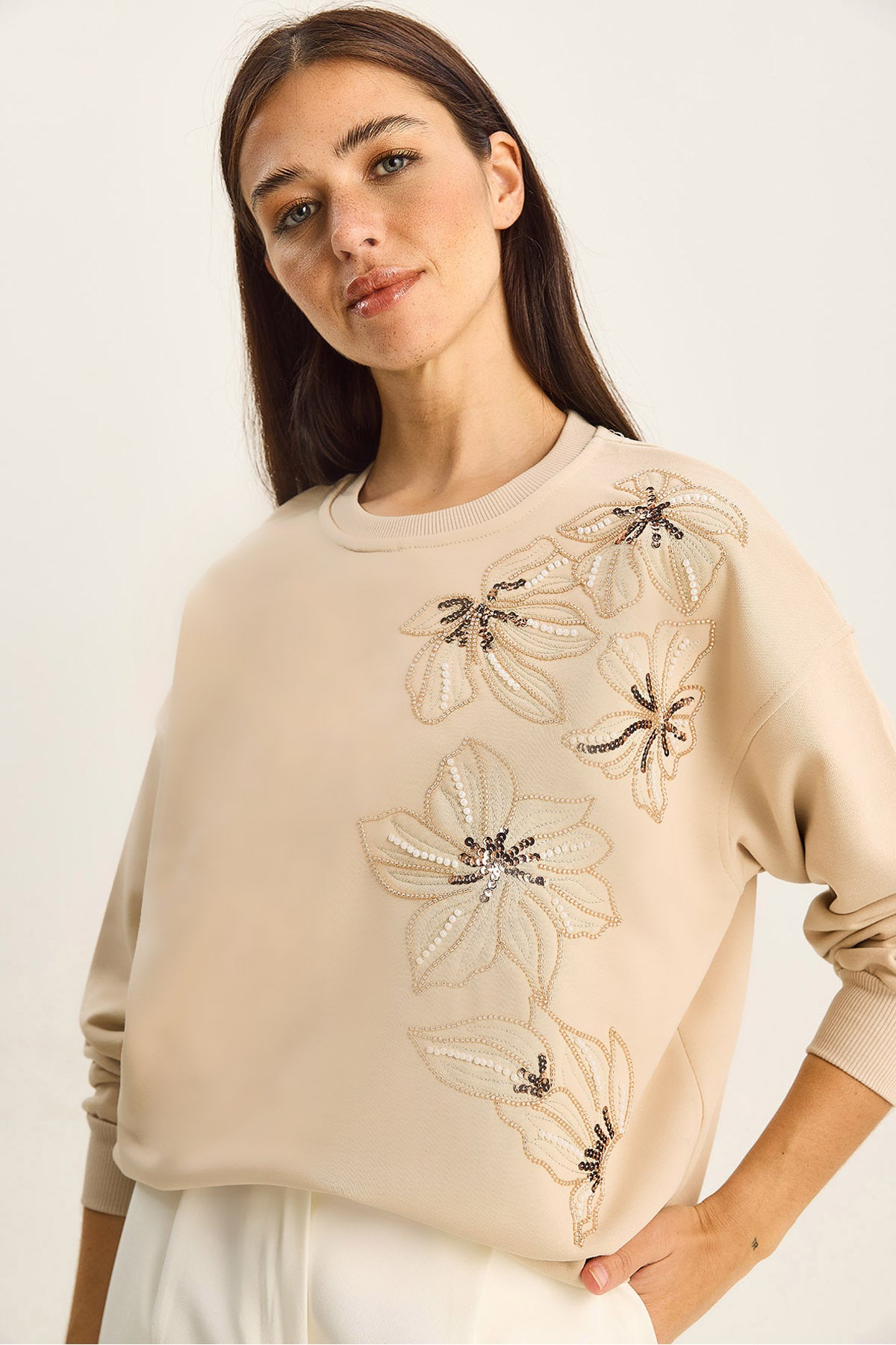 Women's Crew Neck Flower Bead Embroidered Relaxed Sweatshirt 1572 60283809