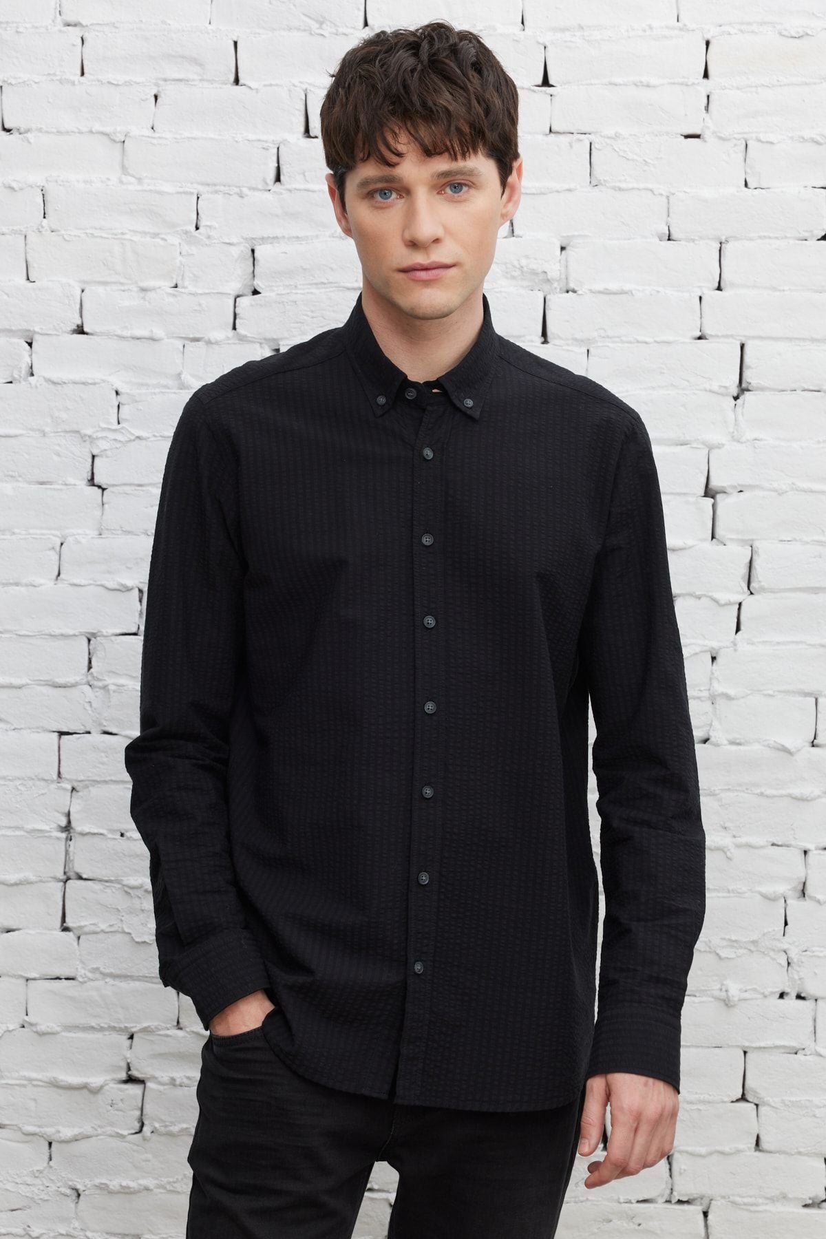 Men's black slim fit narrow cut buttoned collar 100 %cotton shirt