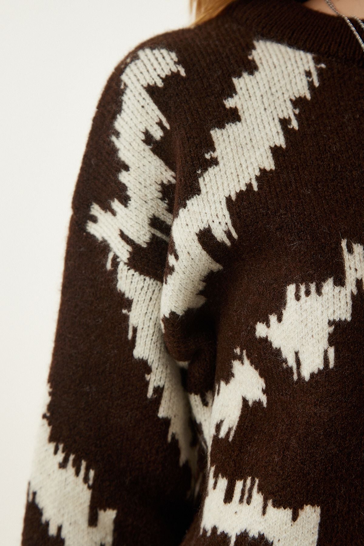 Female brown patterned knitwear sweater BV00104