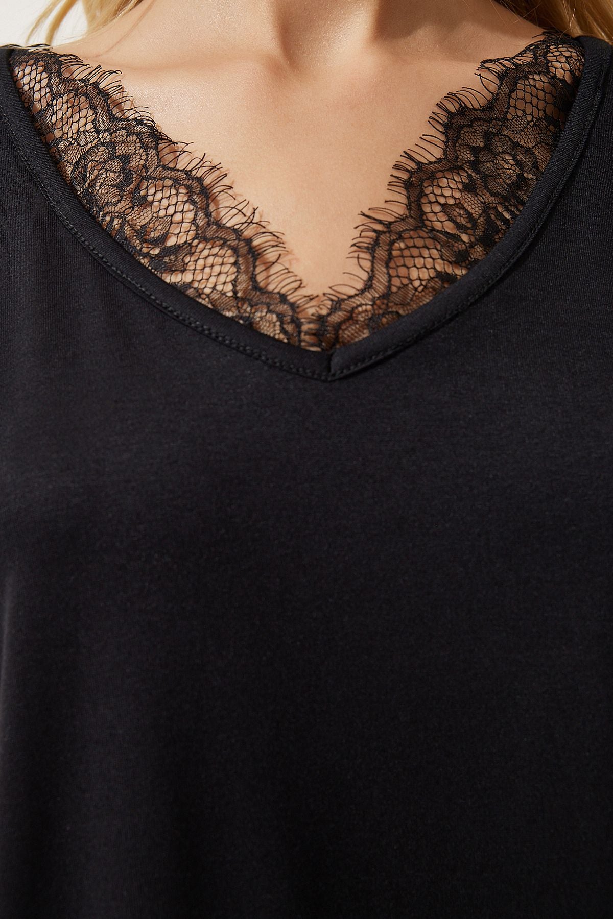 Female black lace detailed viscose blouse EN00607