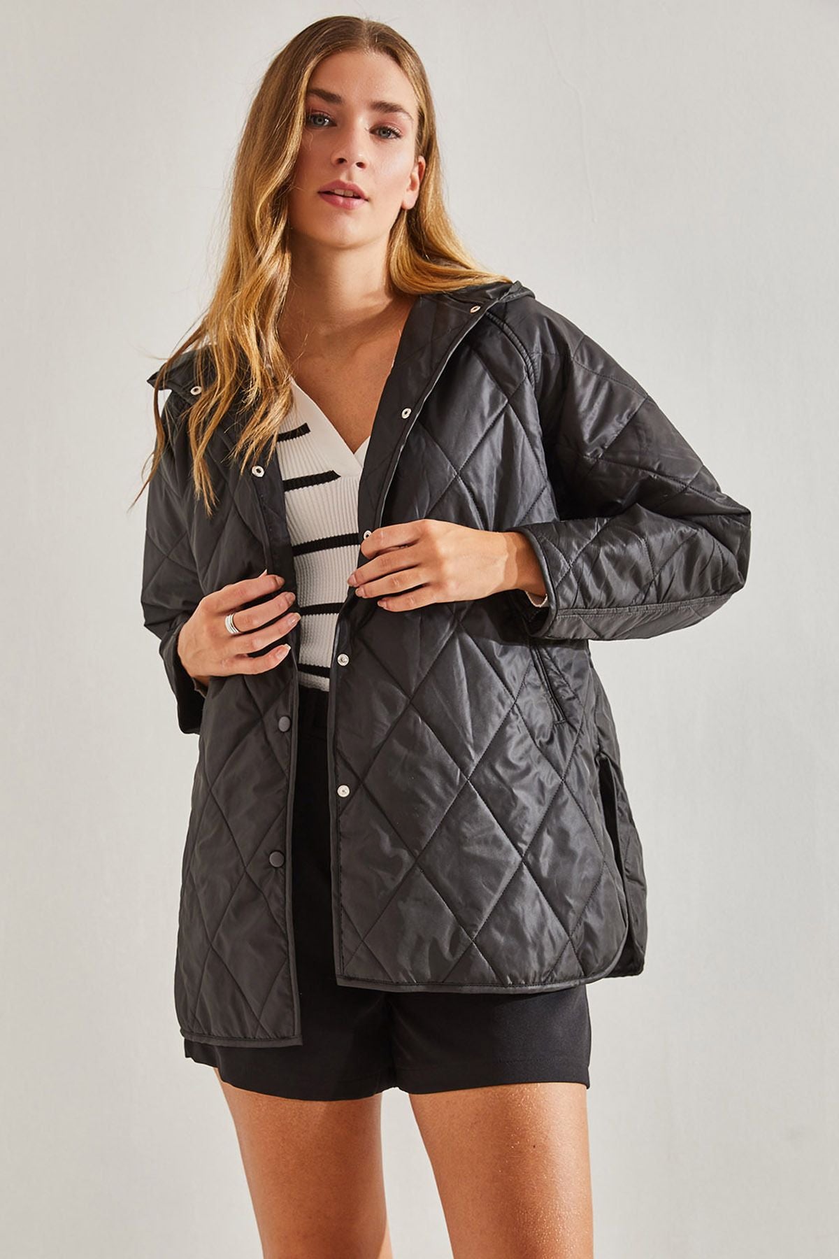 Women's baklava patterned quilted coat