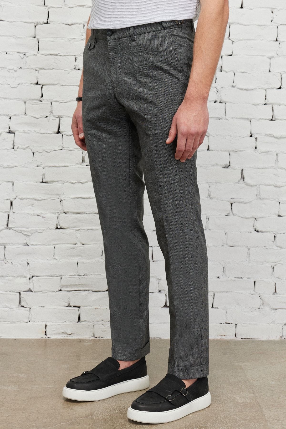 Men's black slim fit narrow cut -off pattern flexible pants