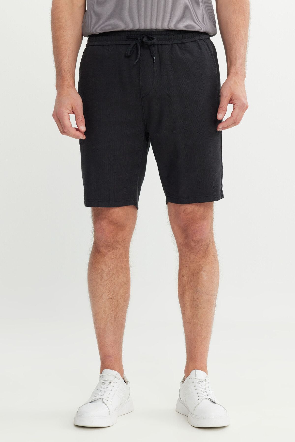 Men's black 100 %cotton comfort fit waist connected flamned side pocket shorts