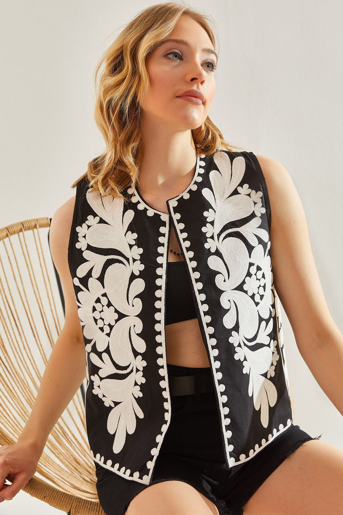 Female Embroidered Linen Vest 60181041