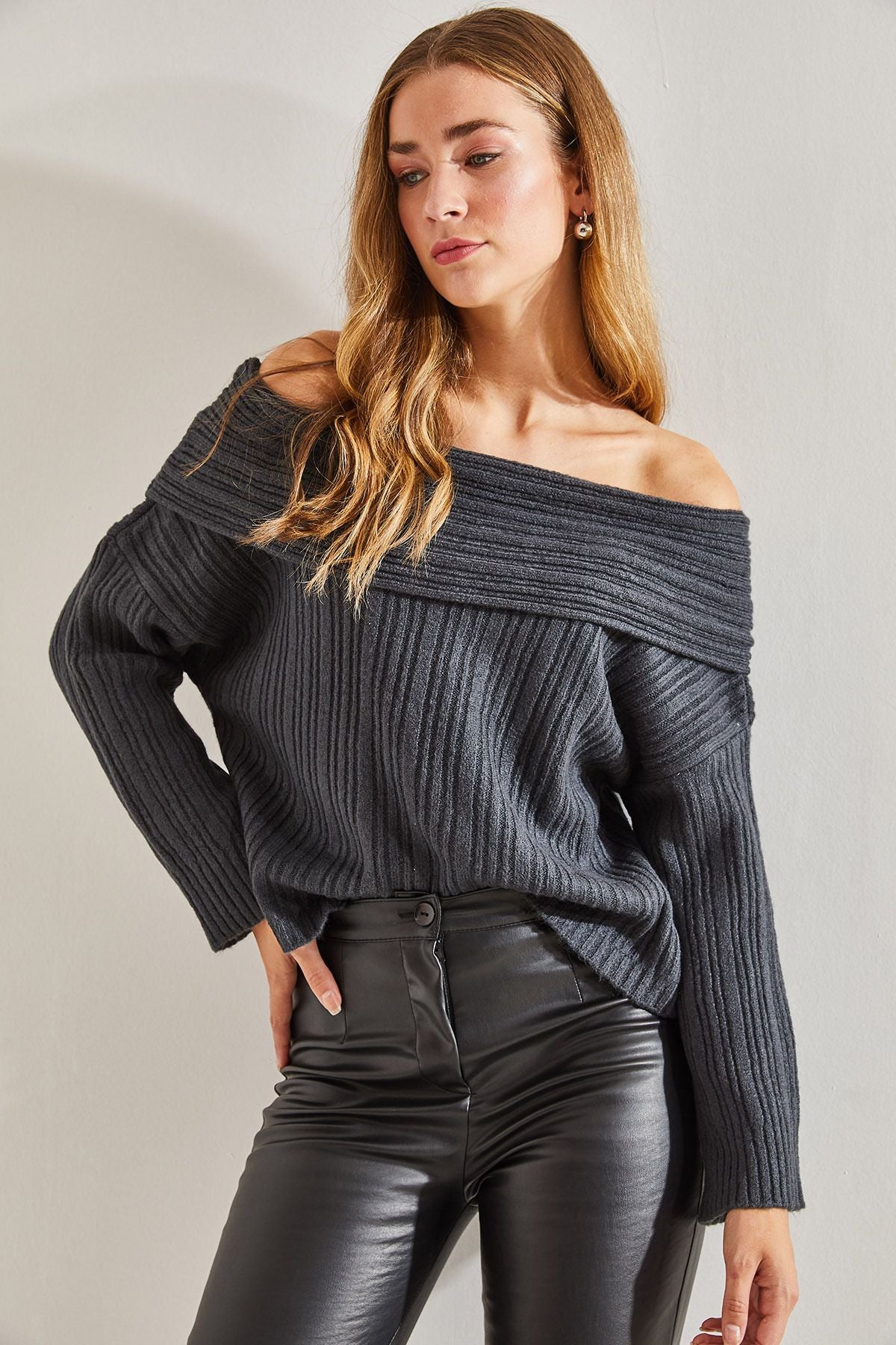 WOMEN DEGAJE BOLE Sweater