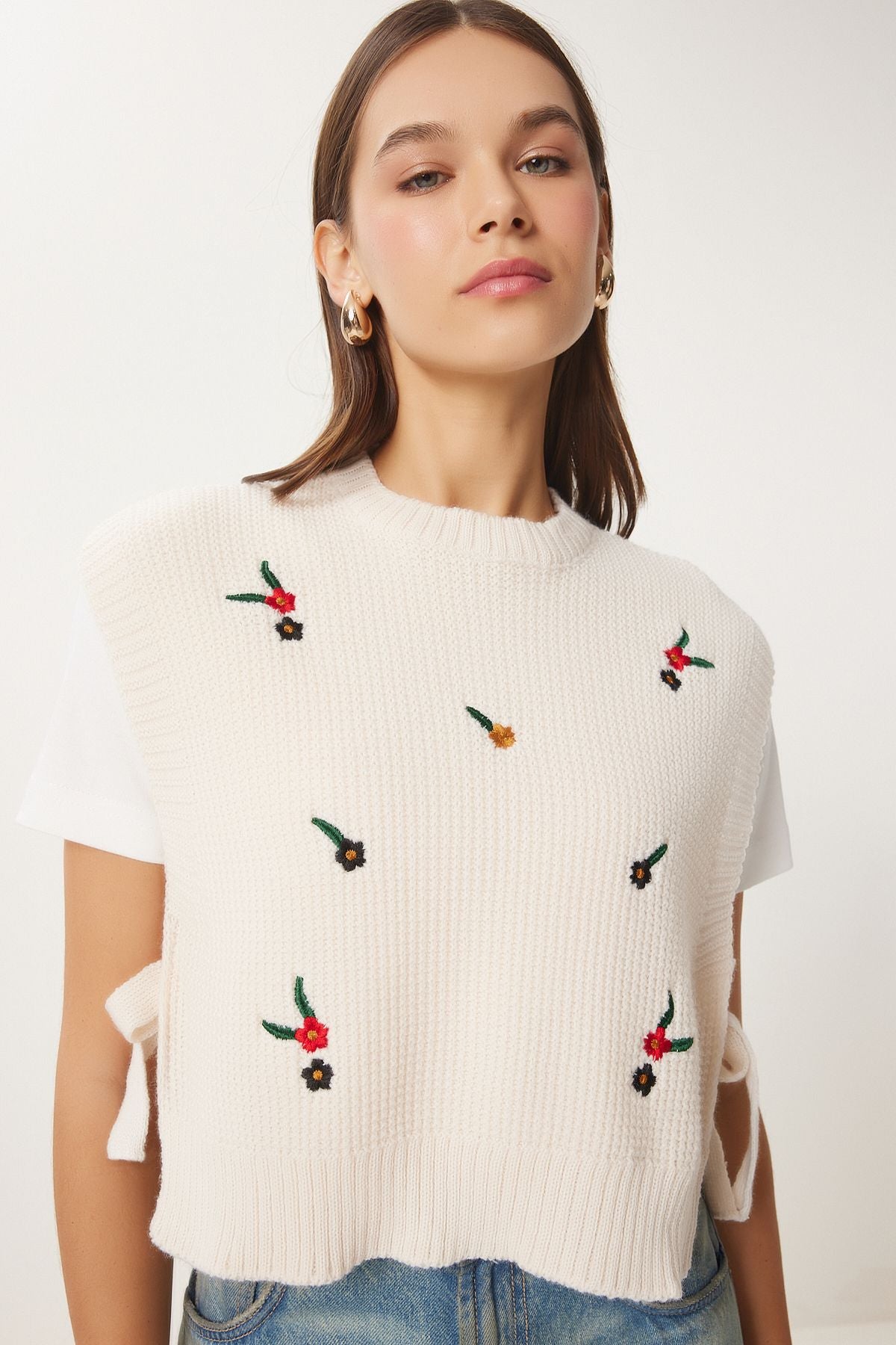 Women's Cream Flower Embroidered Crop Knitwear Süvemeter KG00013