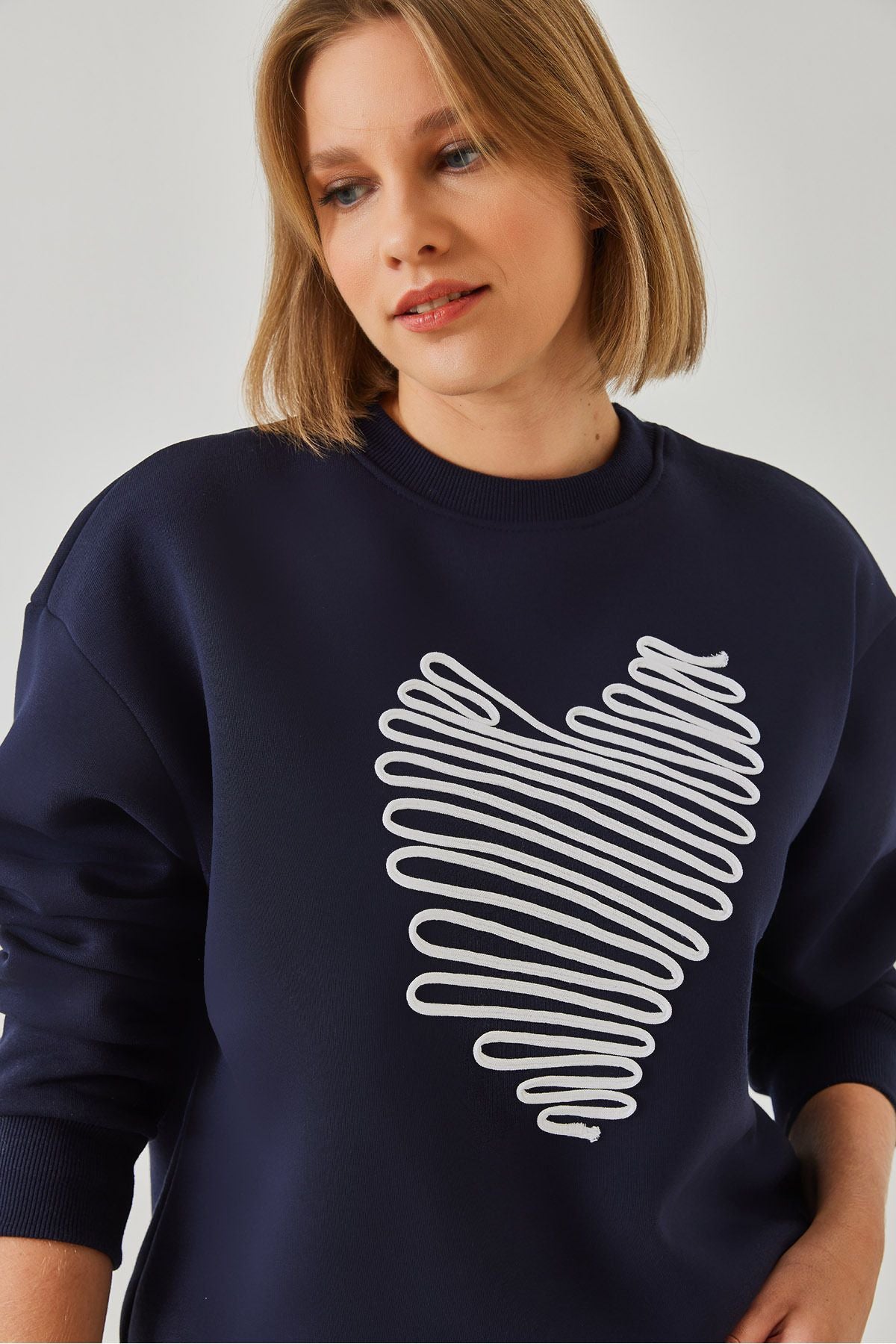 Women's Heart Embroidery Sweatshirt 60601030