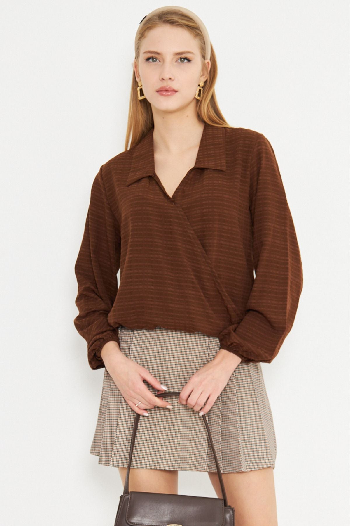 Women's coffee arm and waist-tire-collar cruve blouse ARM-25K001041