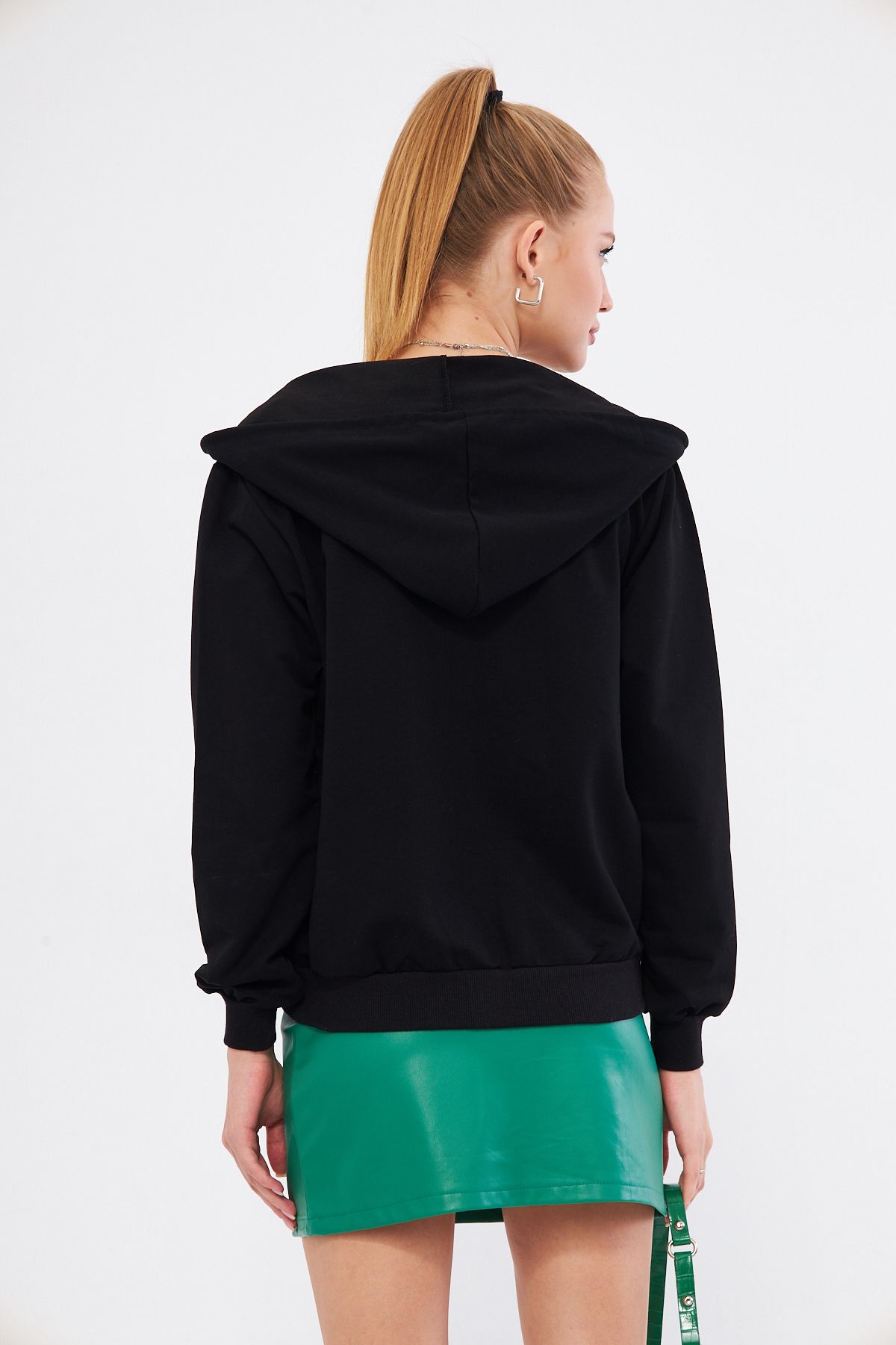 Female black front zipper pocket hooded Sweatshirt ARM-22Y024057
