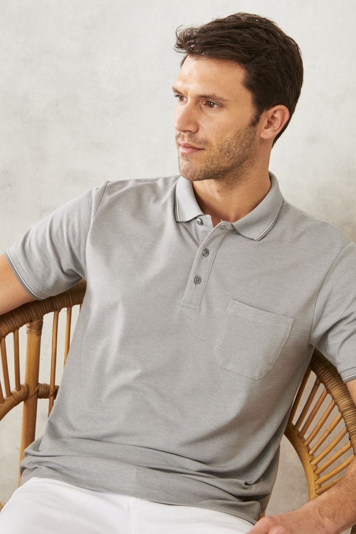 Men -drawn cotton fabric regular fit comfortable cut gray curved polo collar pocket t -shirt