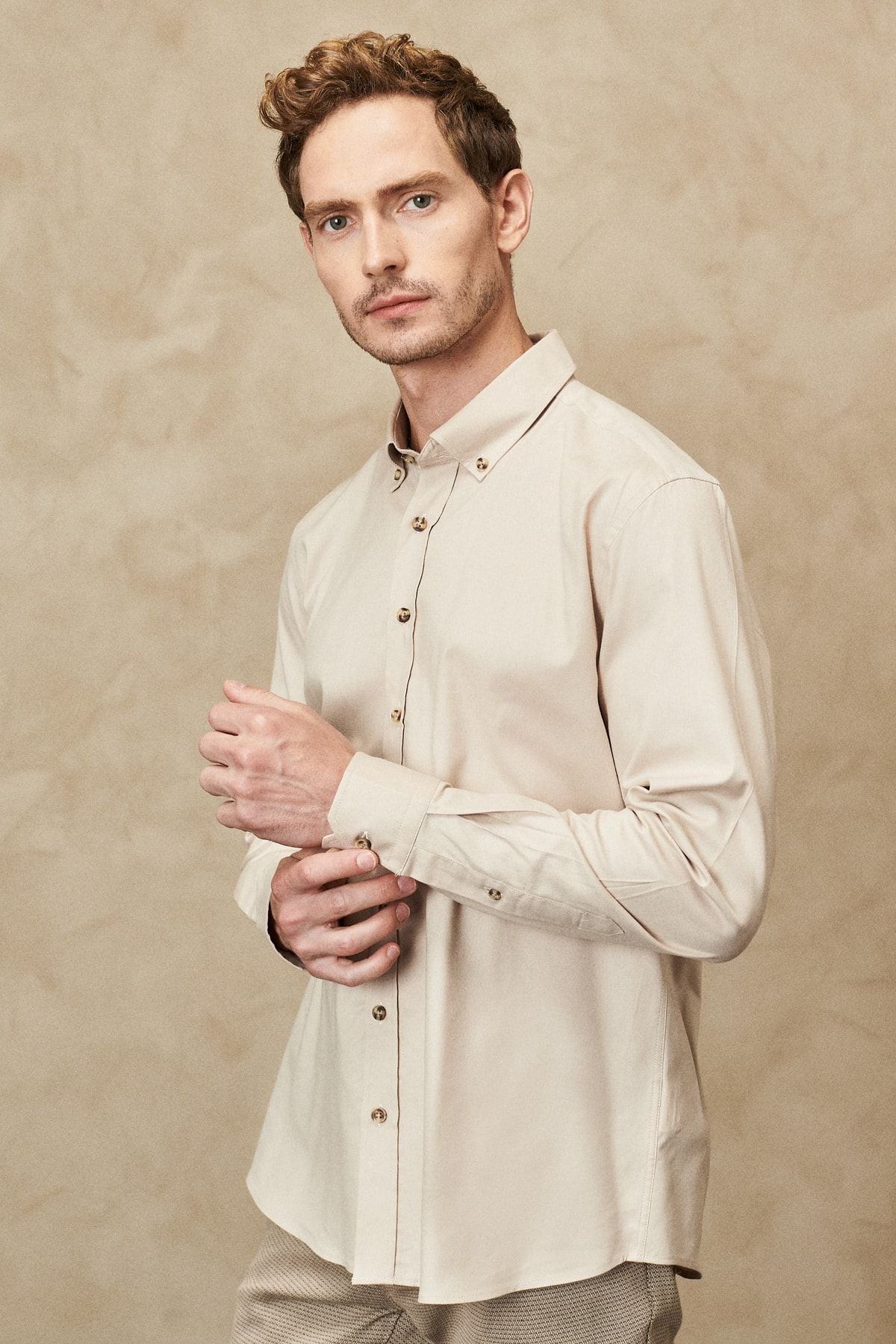 Men's Beige Slim Fit Narrow Cutting Buttoned Neck Gabardin Patterned Shirt