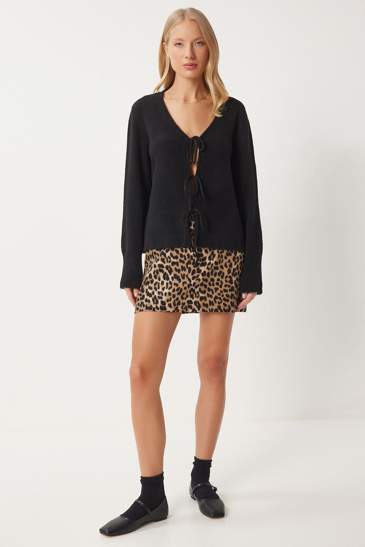 Female Black V -Yaka Bow Title Triko Cardigan PF00091