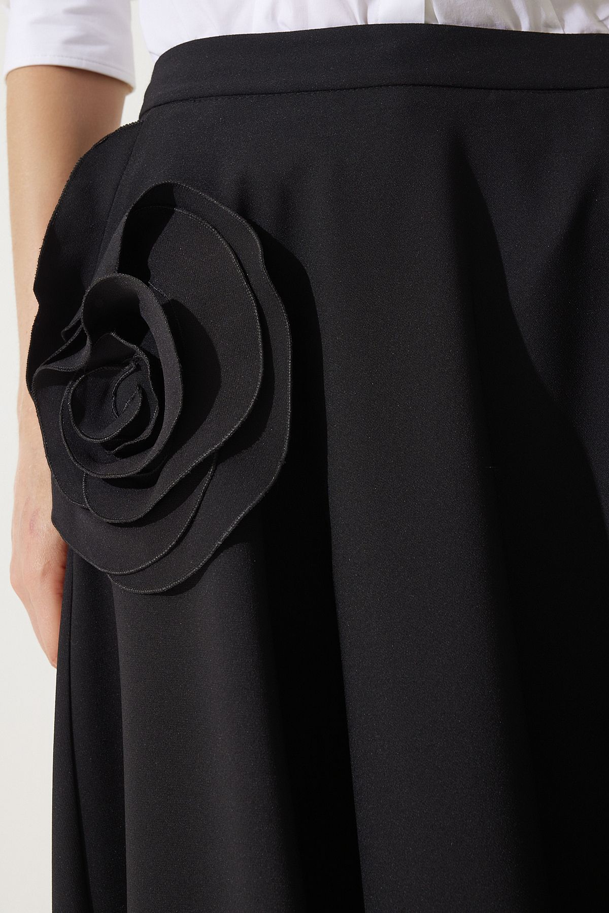 Female Black Rose Accessory Design Premium Midi Skirt FK00007